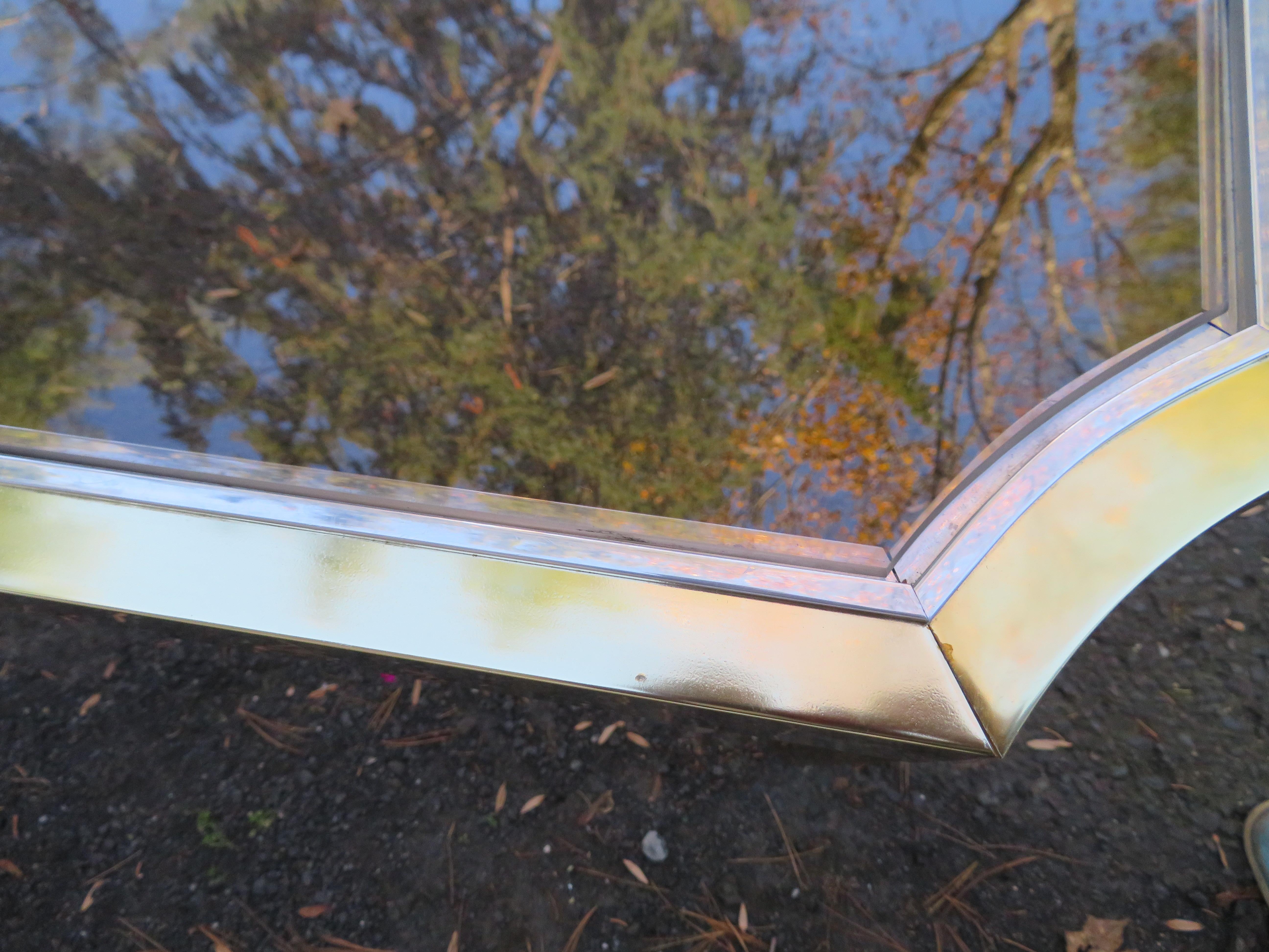 Aluminium Console de canapé Sensational en laiton et aluminium, style mi-siècle moderne en vente