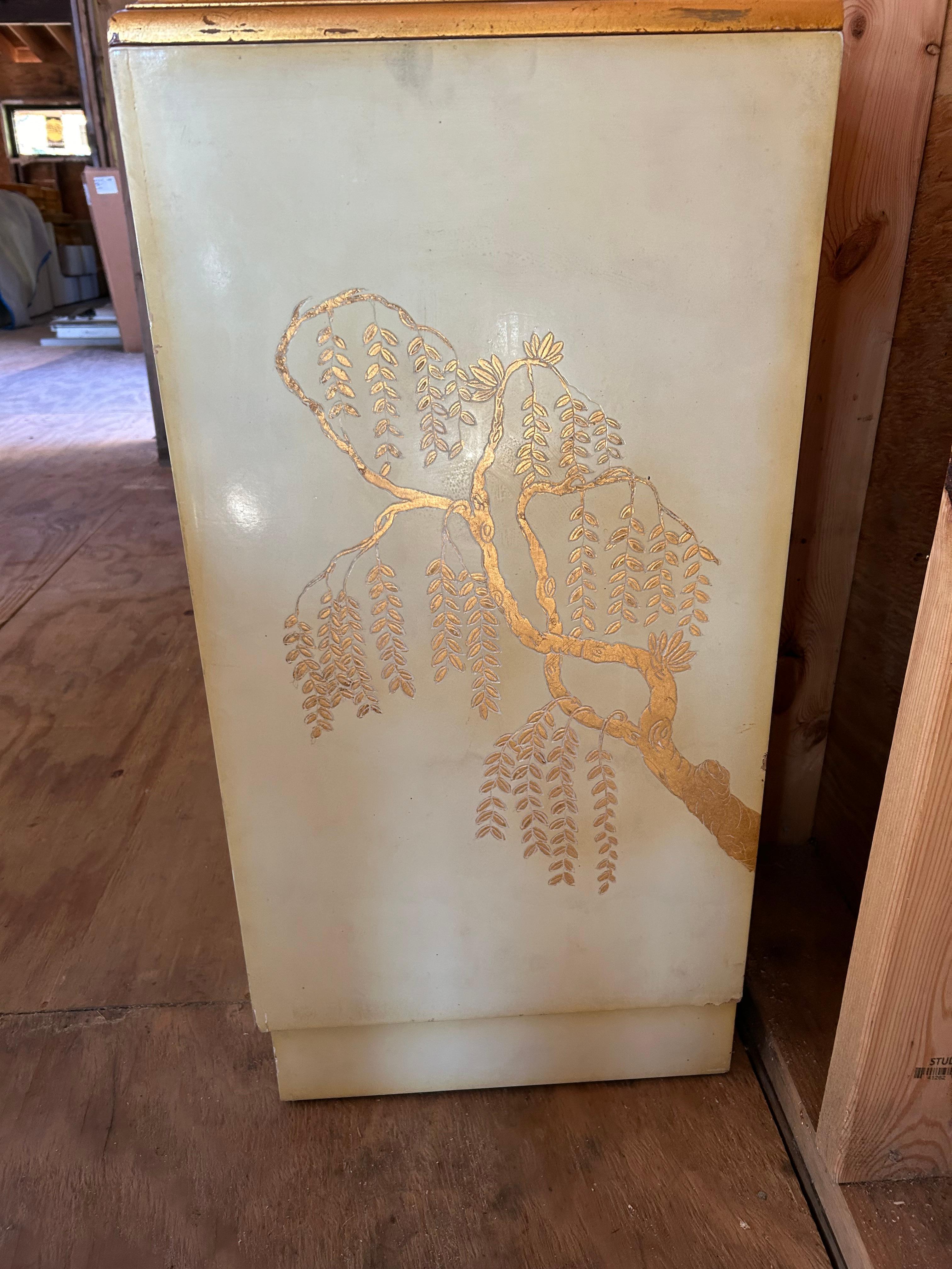 Sensationelle Creme Blattgold Chinoiserie Credenza Kabinett Konsole LaVerne Stil im Zustand „Gut“ im Angebot in Pemberton, NJ