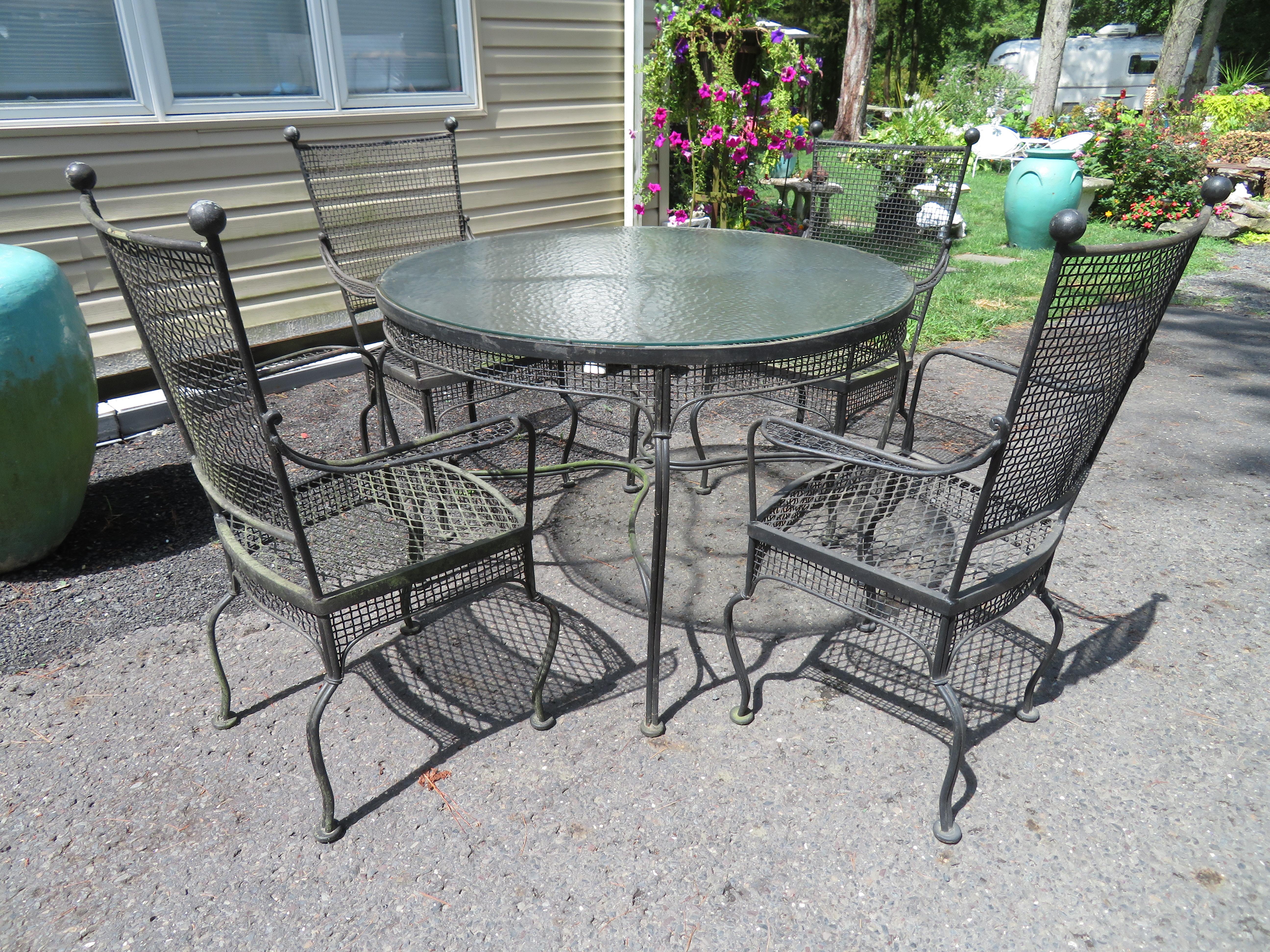 Sensational Early Set Russel Woodard Mesh Patio Table 4 Chairs Mid-Century For Sale 5