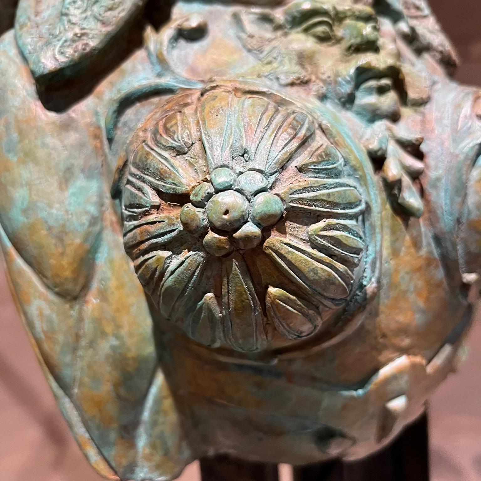 Sensative griechische Sphinx Verdigris-Skulptur aus Bronze und geschmiedetem Stahl im Angebot 3