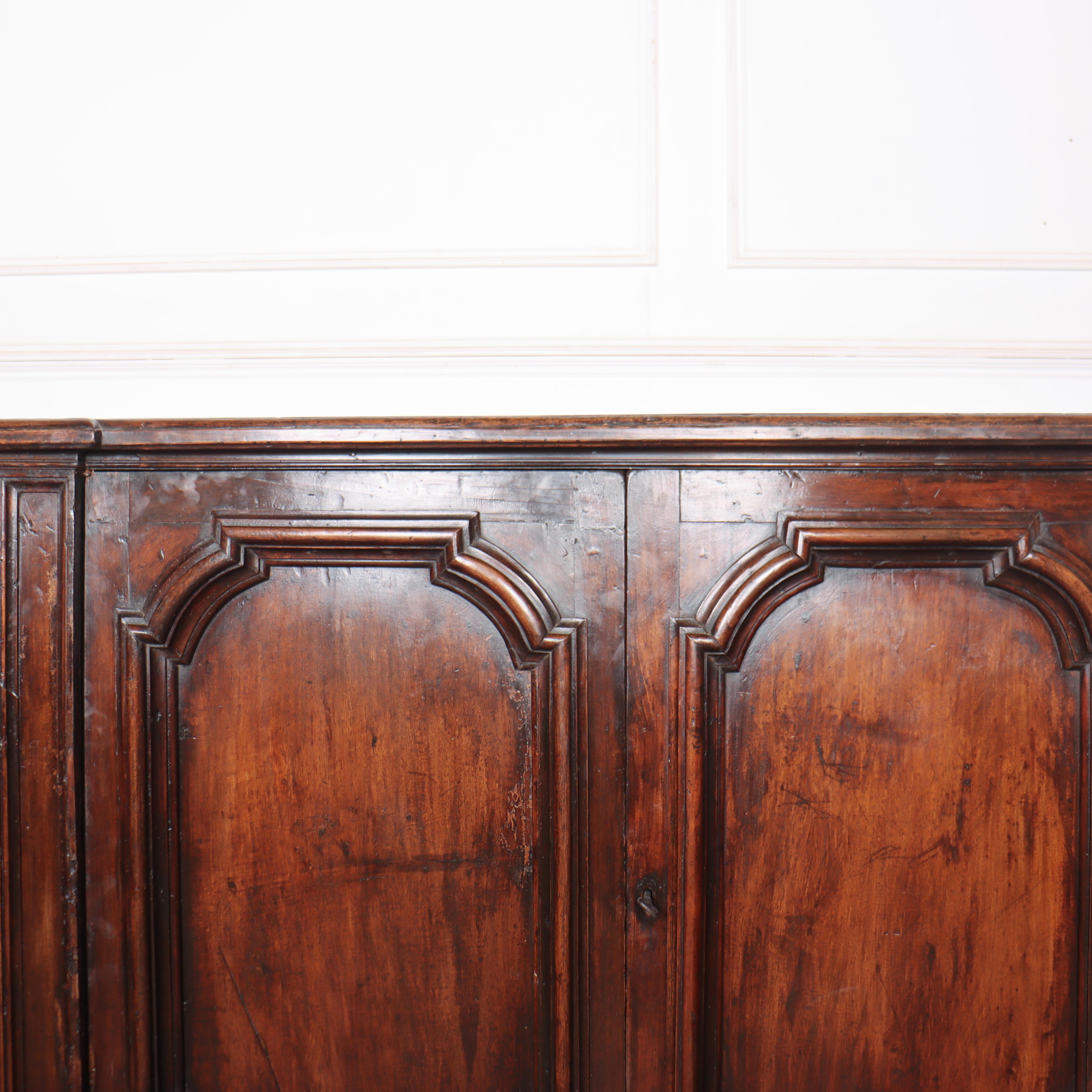 Sensacional Credenza italiana siglo XVIII y antes en venta