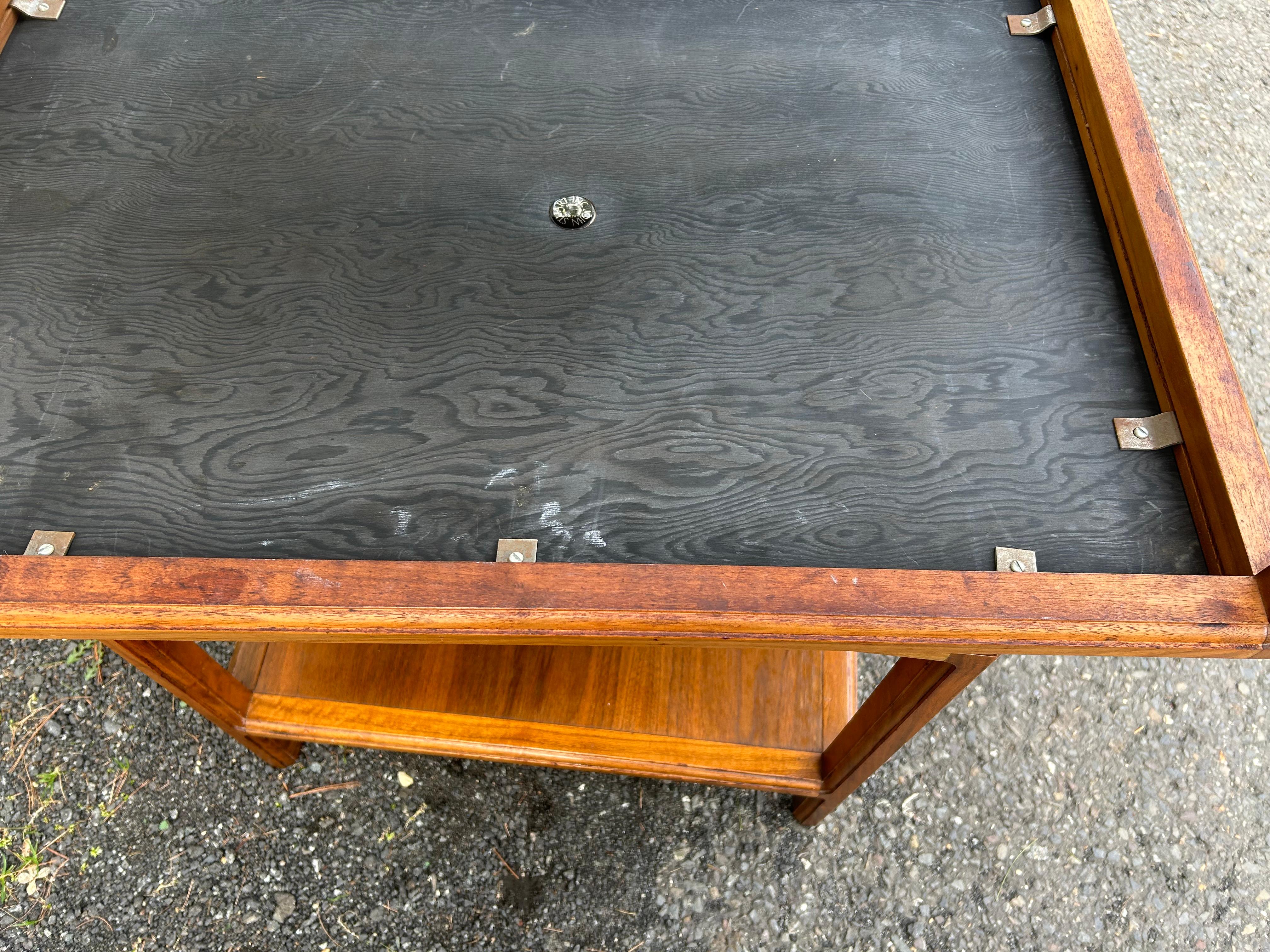Sensationnelle paire de tables d'appoint en noyer à plateau en cuivre John Stuart Modernity en vente 9