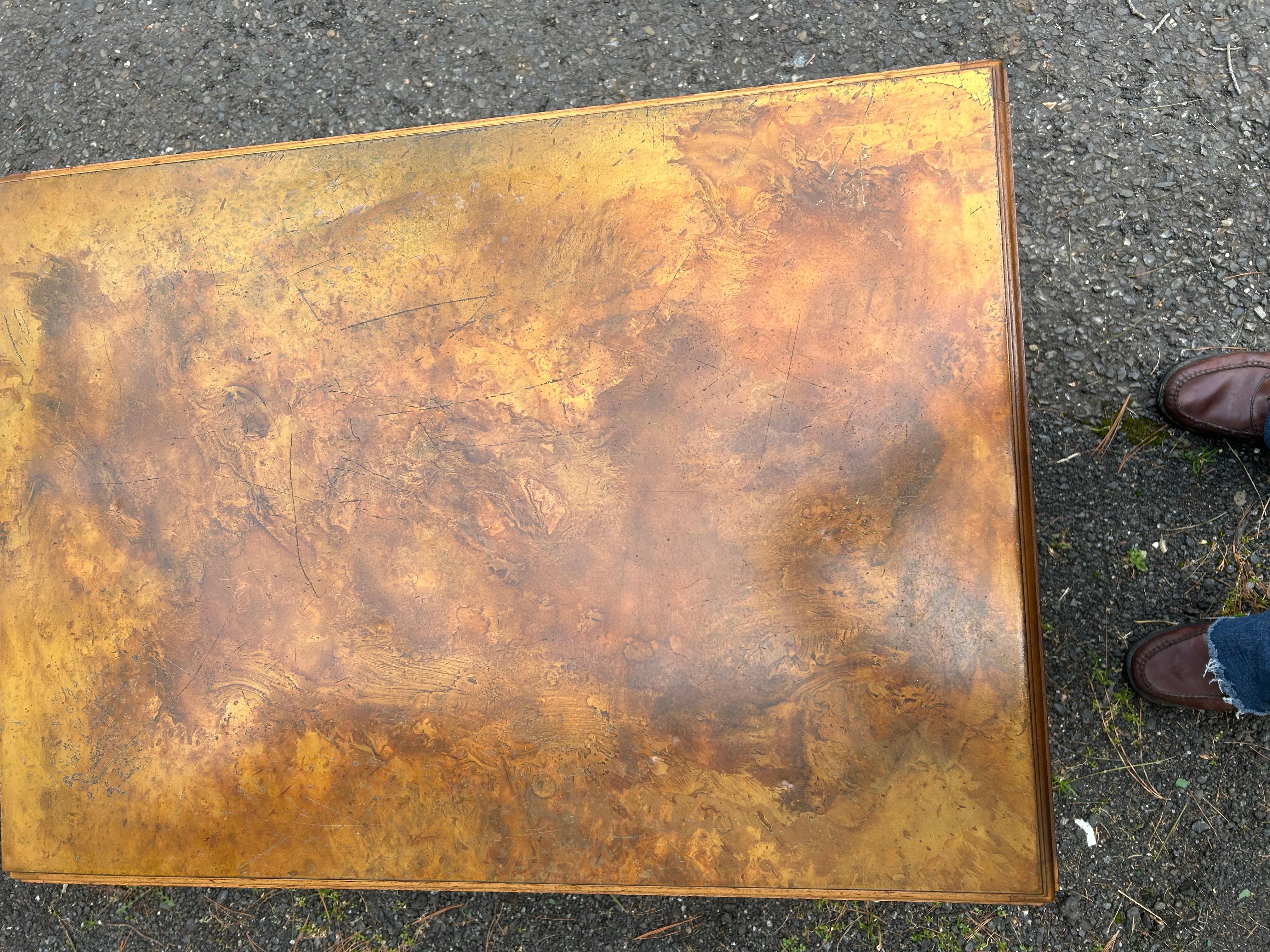 Ein sinnliches Paar Kupferplatte John Stuart Nussbaum-Beistelltische Mid-Century Modern im Zustand „Gut“ im Angebot in Pemberton, NJ