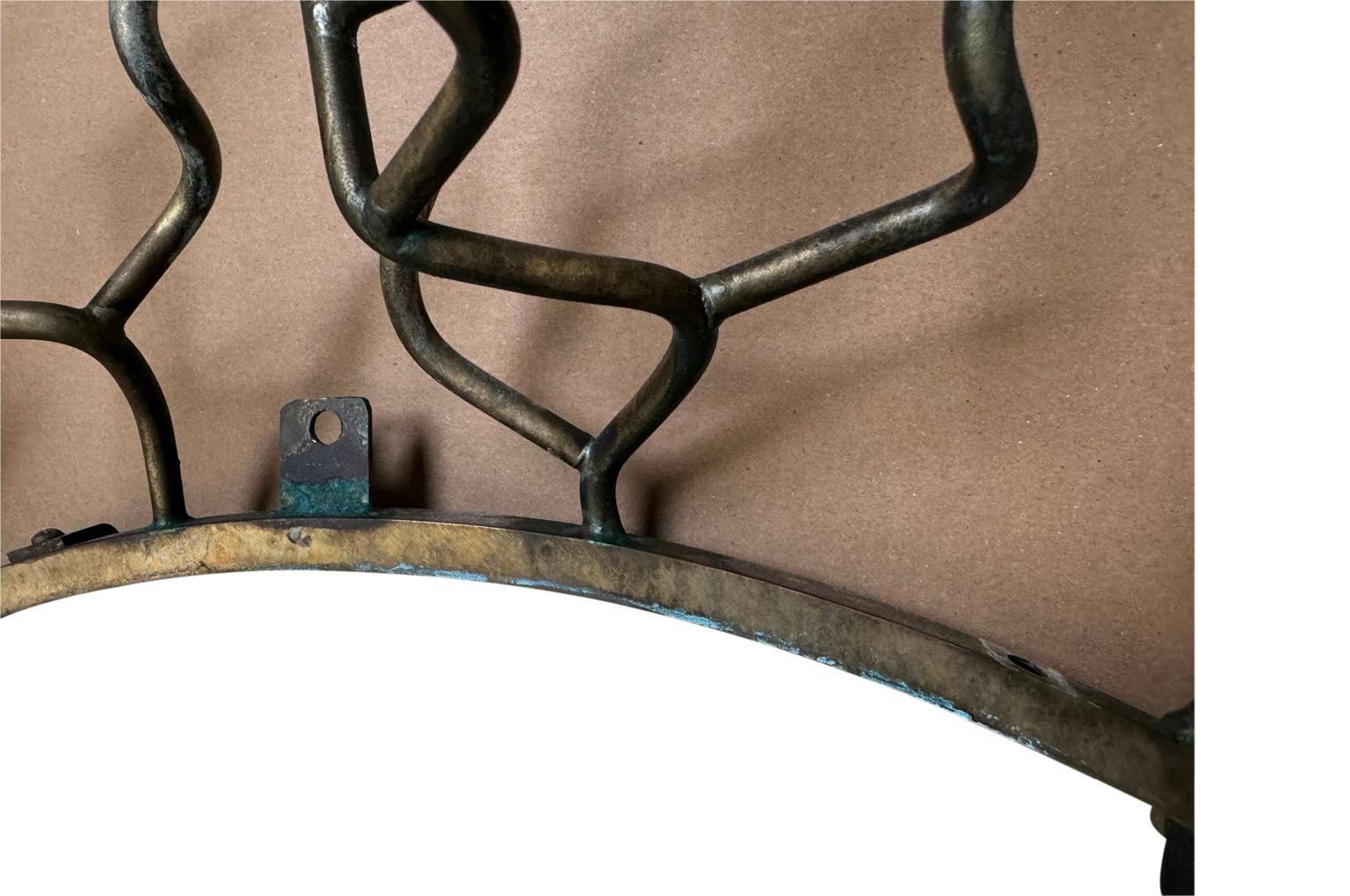 Sensazionale coppia di specchi francesi in ottone in vendita 4