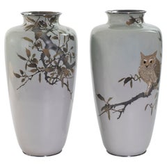 Sensationnelle paire de vases en émail cloisonné japonais - Ando Company