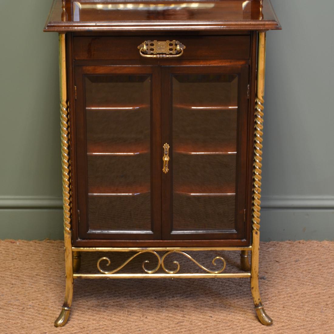 Sensationnel meuble à musique antique en noyer de style victorien Arts & Crafts par S. Hall & Sons

Avec le cachet d'origine de S. Hall & Sons, ce sensationnel meuble à musique date d'environ 1900 et est véritablement ensoleillé. Elle présente un