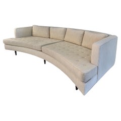 Sensationelles XL Custom Curved Back Edward Wormley Sofa für Dunbar Konsolentisch