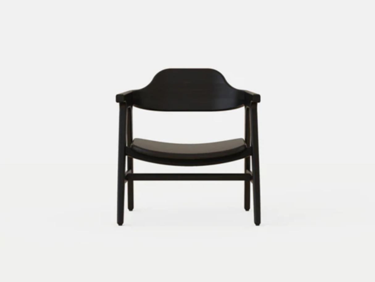 Poltrona Sensato di Sebastián Angeles
Materiale: Noce
Dimensioni: L 45 x P 40 x 100 cm
Disponibile anche: Altri colori disponibili.

L'amore per i processi, le proprietà dei materiali, i dettagli e i concetti fanno di Dorica Taller uno studio non