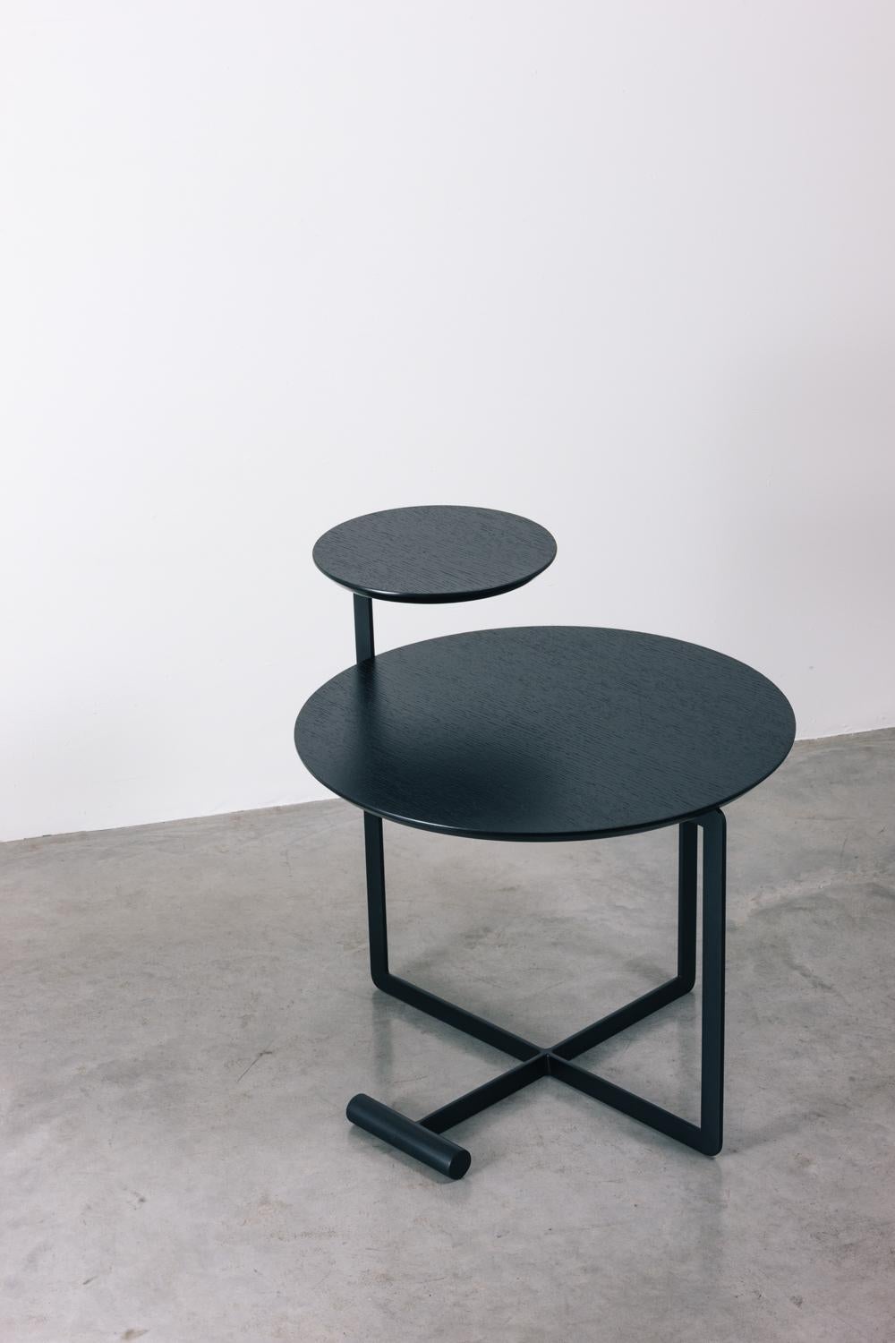 Collection Sense, table d'appoint en bois et acier ébénisé en vente 1