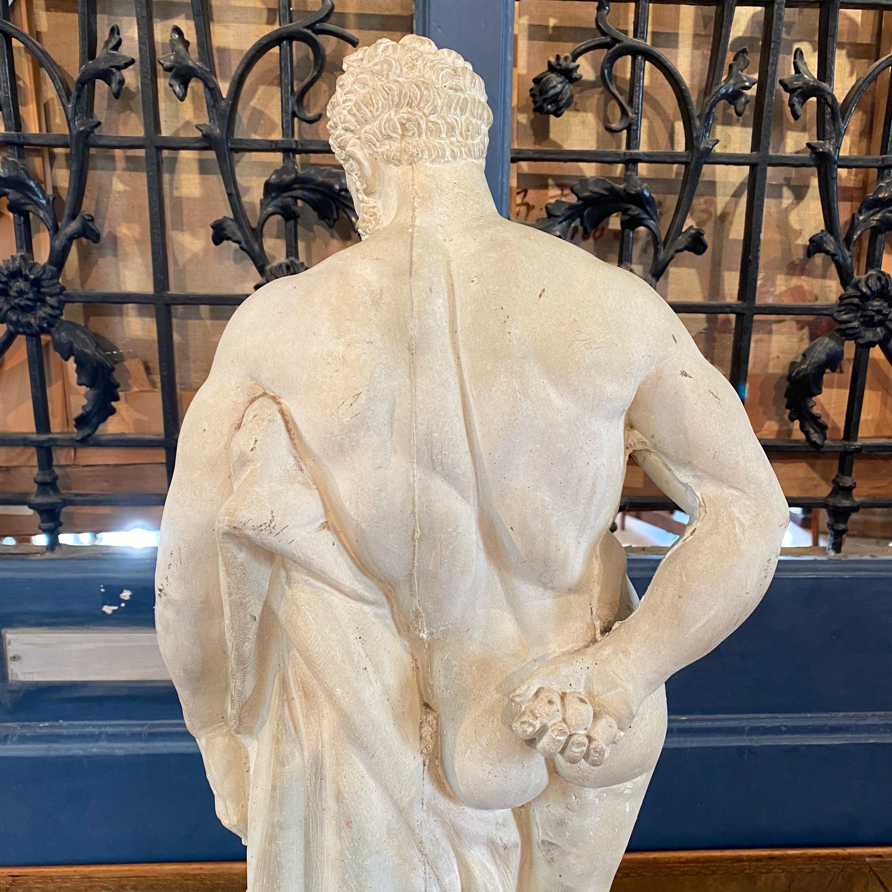 Sensuale realistische französische Skulptur eines männlichen Akts, mythologische Figur, Herkules im Angebot 1