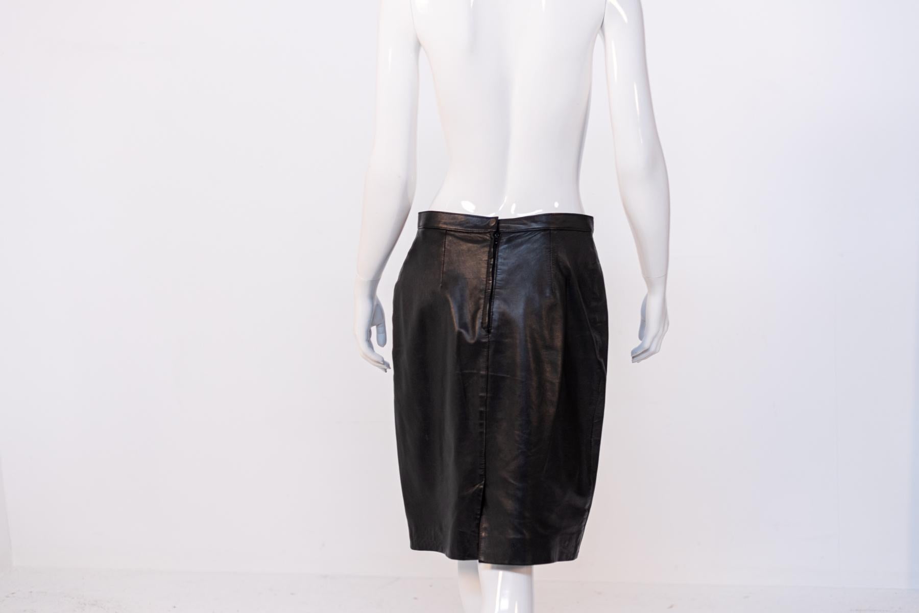 Sensual Vintage Black Leather Skirt In Good Condition For Sale In Milano, IT