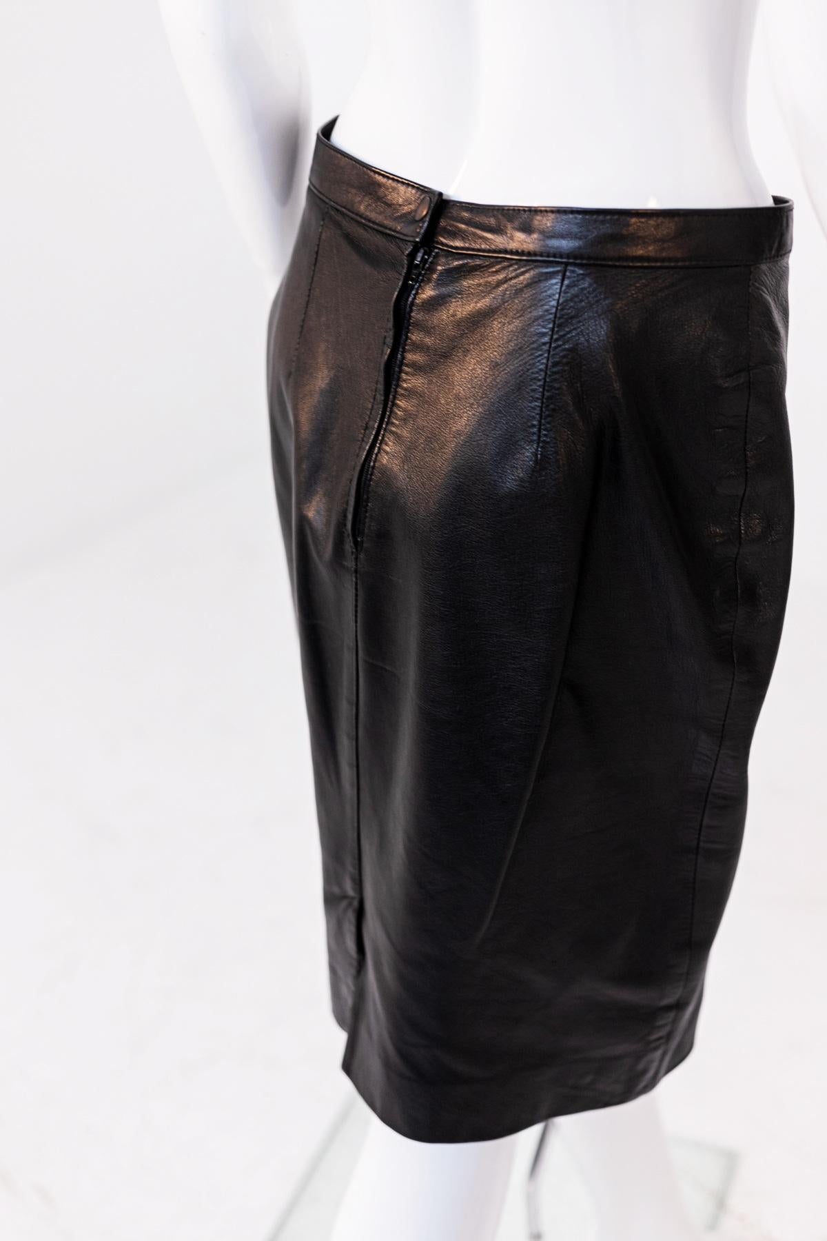 Women's Sensual Vintage Black Leather Skirt For Sale