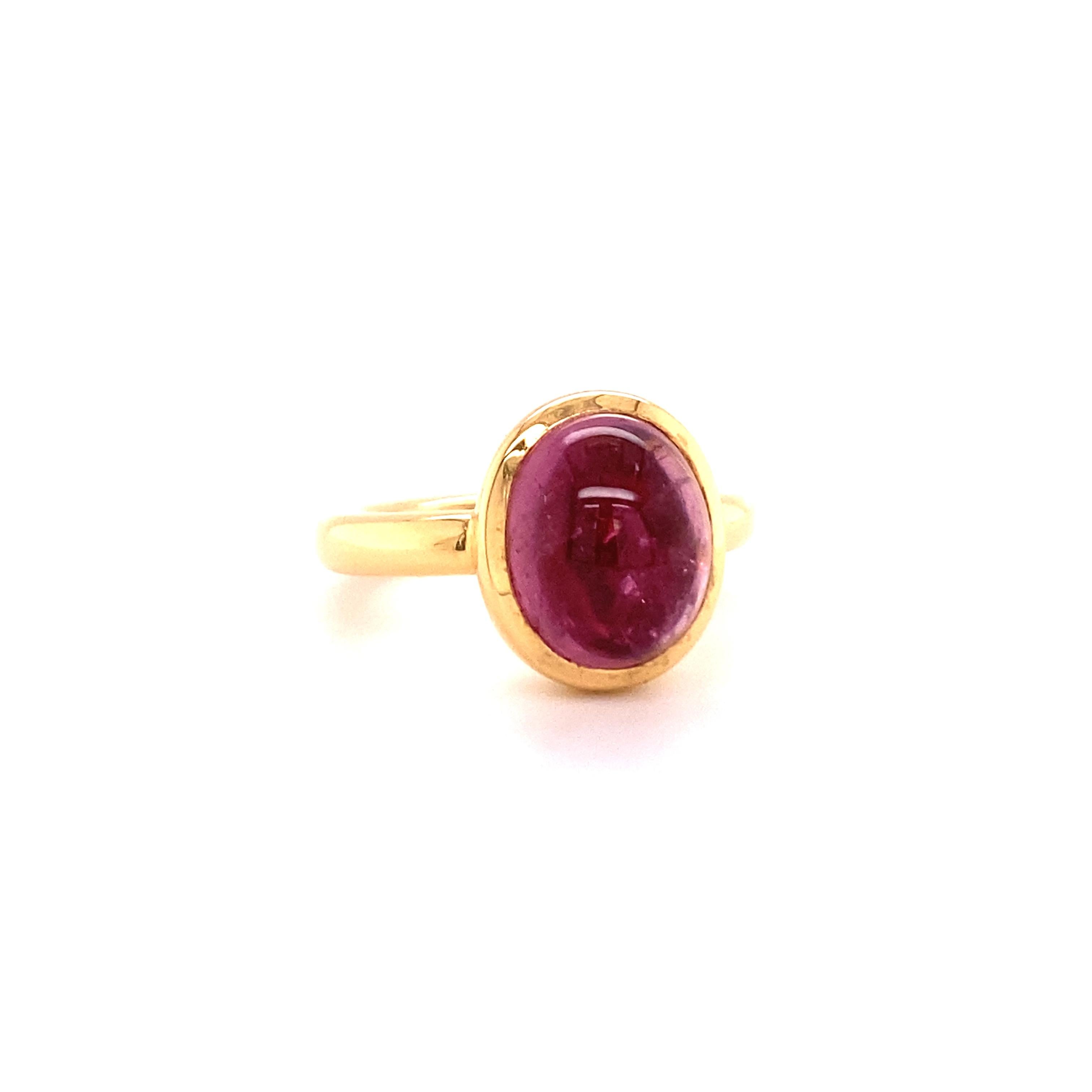 This beautifully handcrafted ring in 18 karat rose gold features a 6.31 carat cabochon cut pink tourmaline.
Bezel set in softly tinted gold, this tourmaline shows an irresistible colour. Combined with a comfortable rounded shank, this ring is simply