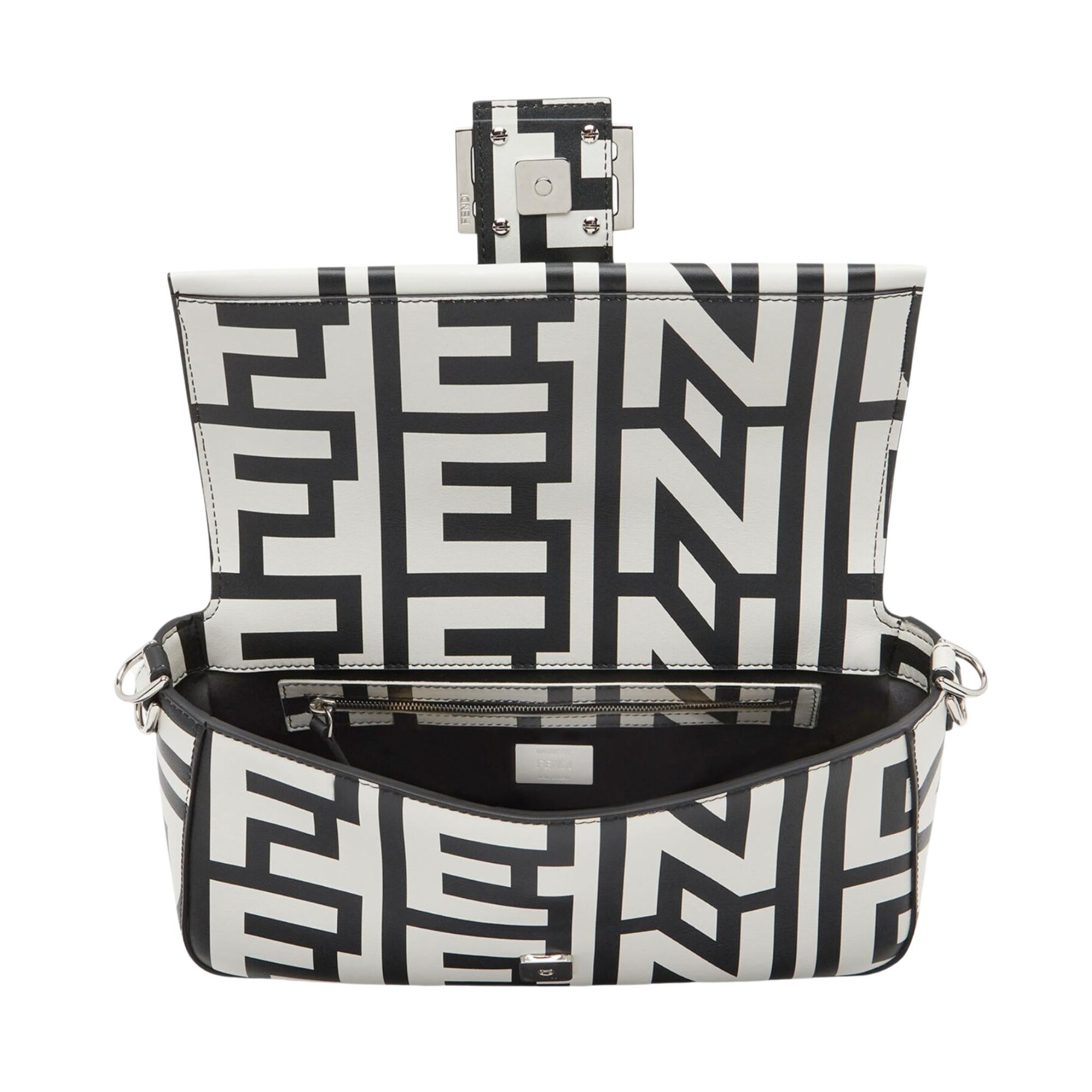 Fendi Logo Printed Marc Jacobs Leather Baguette Bag Unisexe en vente
