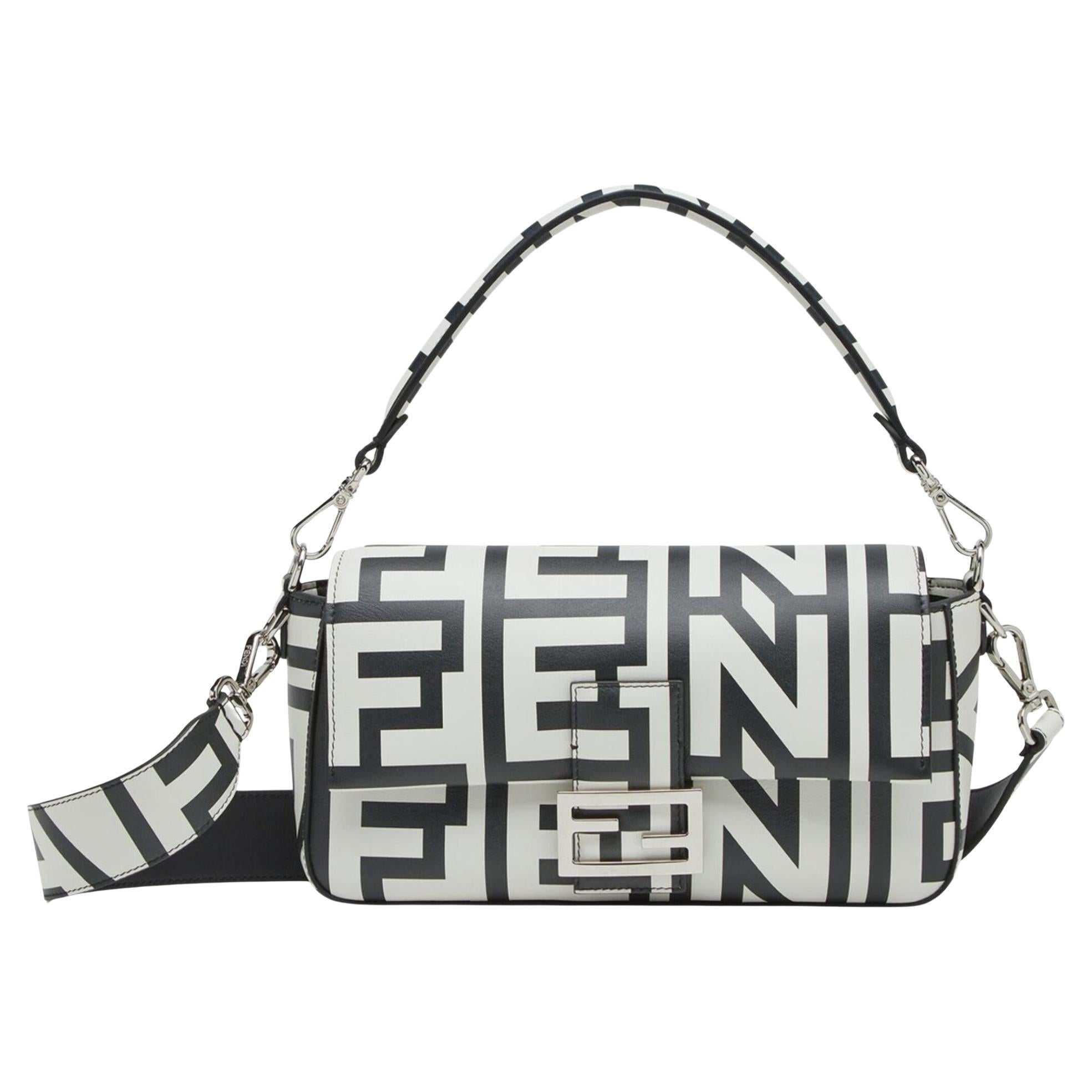 Fendi Logo Printed Marc Jacobs Leather Baguette Bag en vente