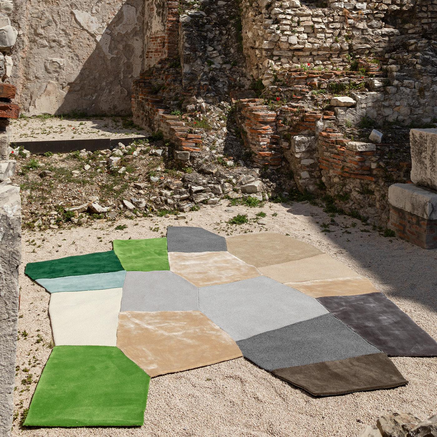 Sentiero di Salman Modular Polychrome Rug by AMDL Circle In New Condition For Sale In Milan, IT