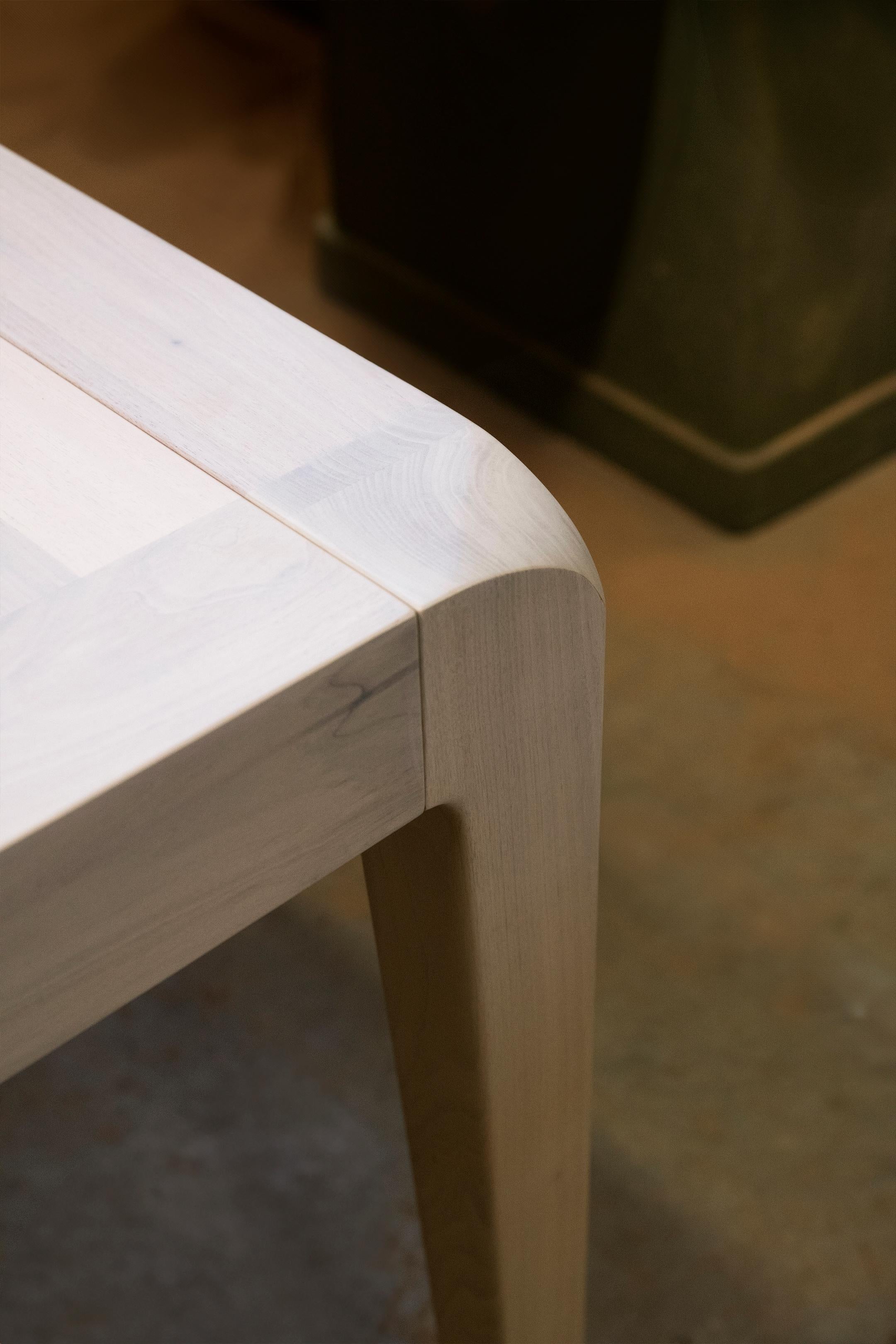 Table Sentiero en bois massif, noyer avec finition gris naturel faite à la main, contemporaine Neuf - En vente à Cadeglioppi de Oppeano, VR