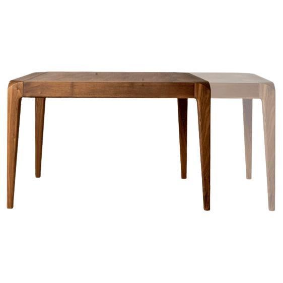 Table Sentiero en bois massif, noyer en finition naturelle faite à la main, contemporaine