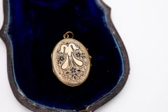 Sentimental locket, medallion photo hide, end of XIX cent.