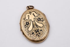 Sentimental locket, medallion photo hide, end of XIX cent.