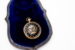 Sentimental locket with pearls and enamel, medallion photo hide, end of XIX cen.