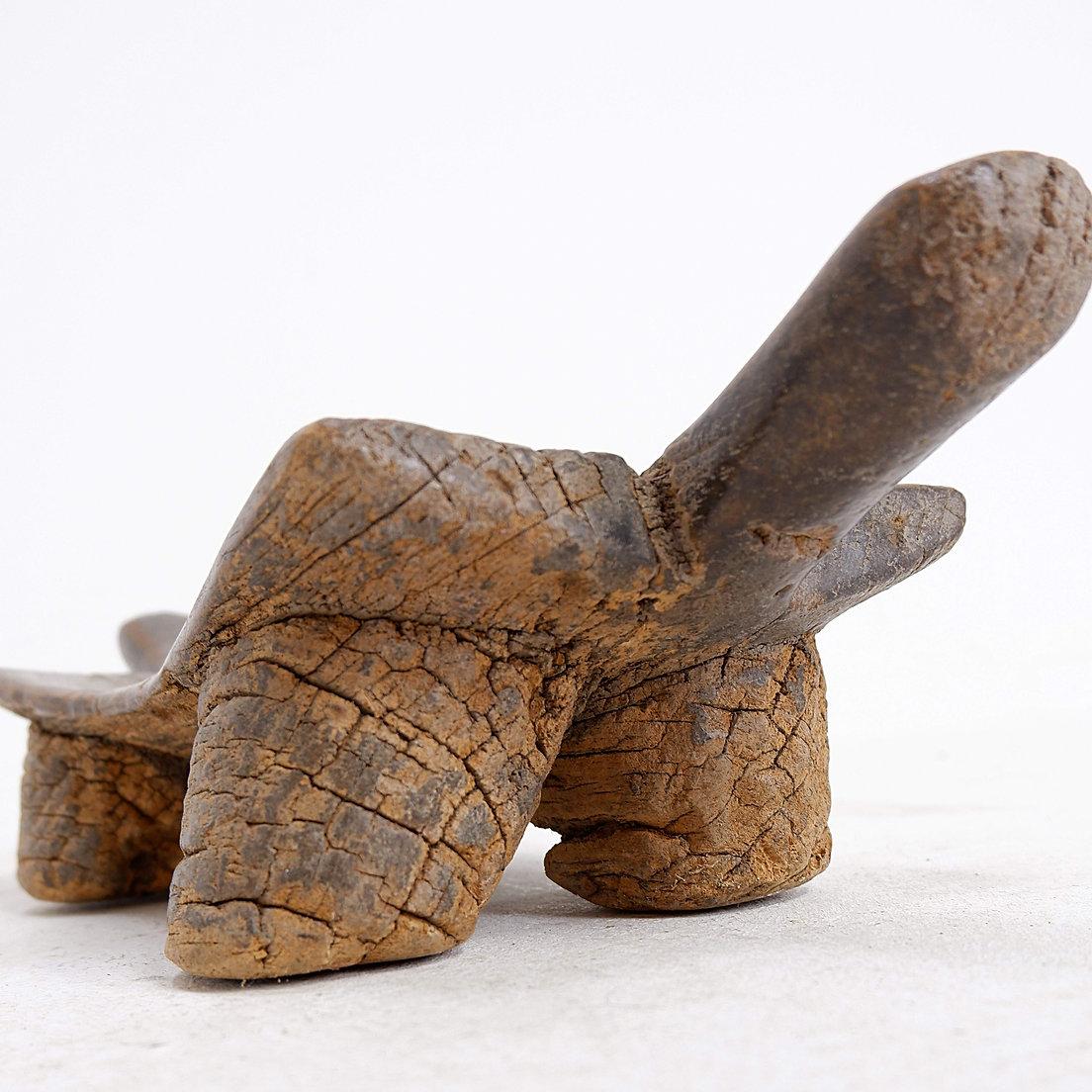 Sculpté à la main Banc africain Senufo en bois sculpté en vente