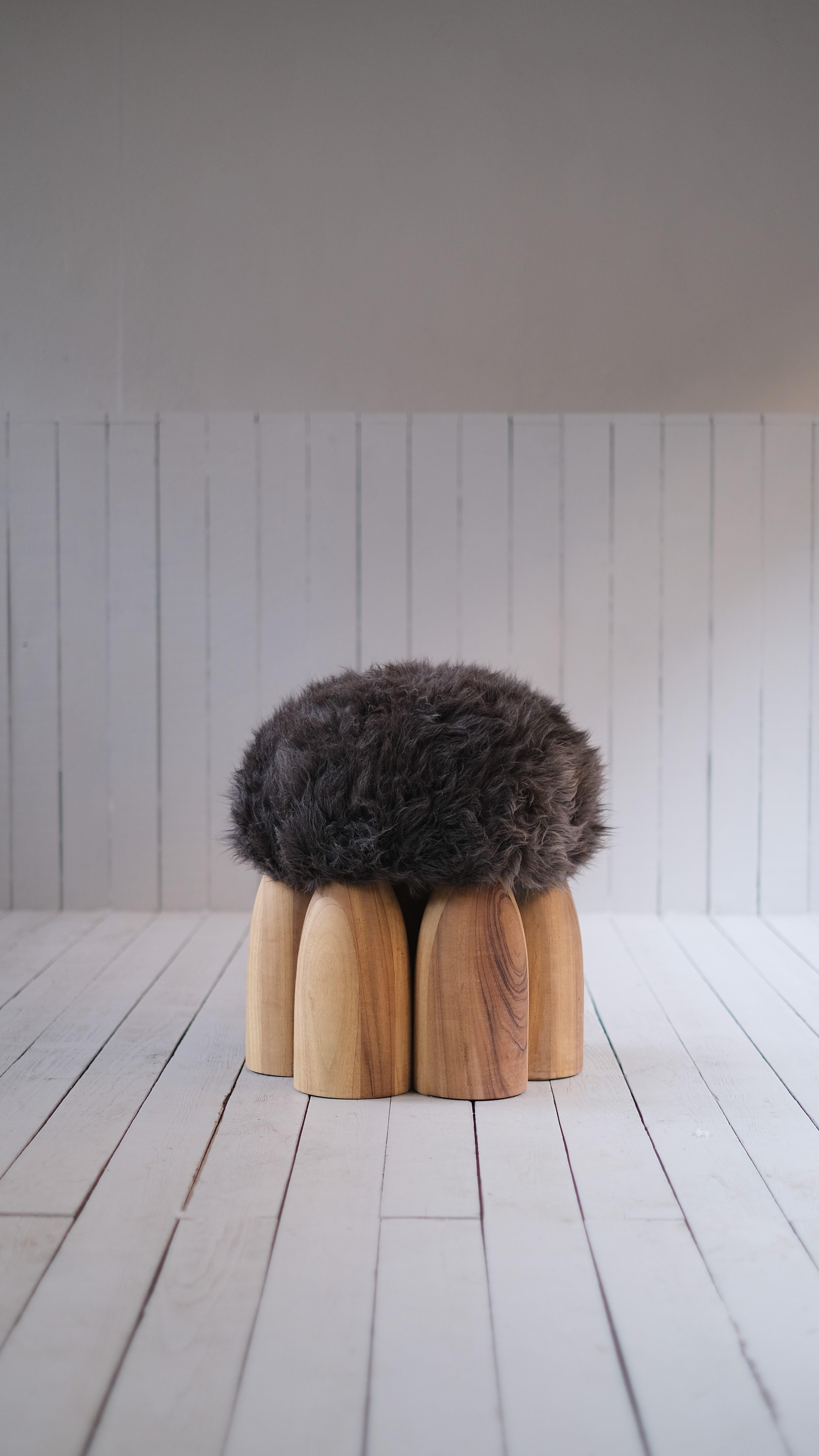 Senufo Ottoman in African Walnut by Arno Declercq en vente 1