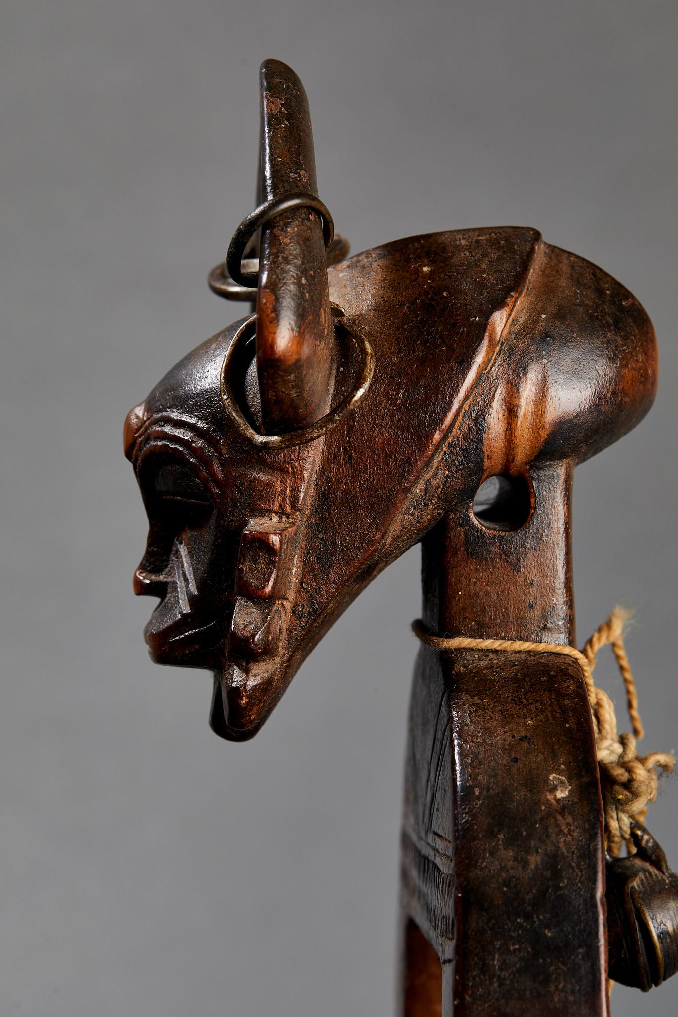 Senufo Flaschenzug, geschnitztes Holz, Metall, Seil, Elfenbeinküste, Afrika. im Angebot 5
