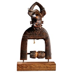 Polea senufo, madera tallada, metal, cuerda, Costa de Marfil, África.