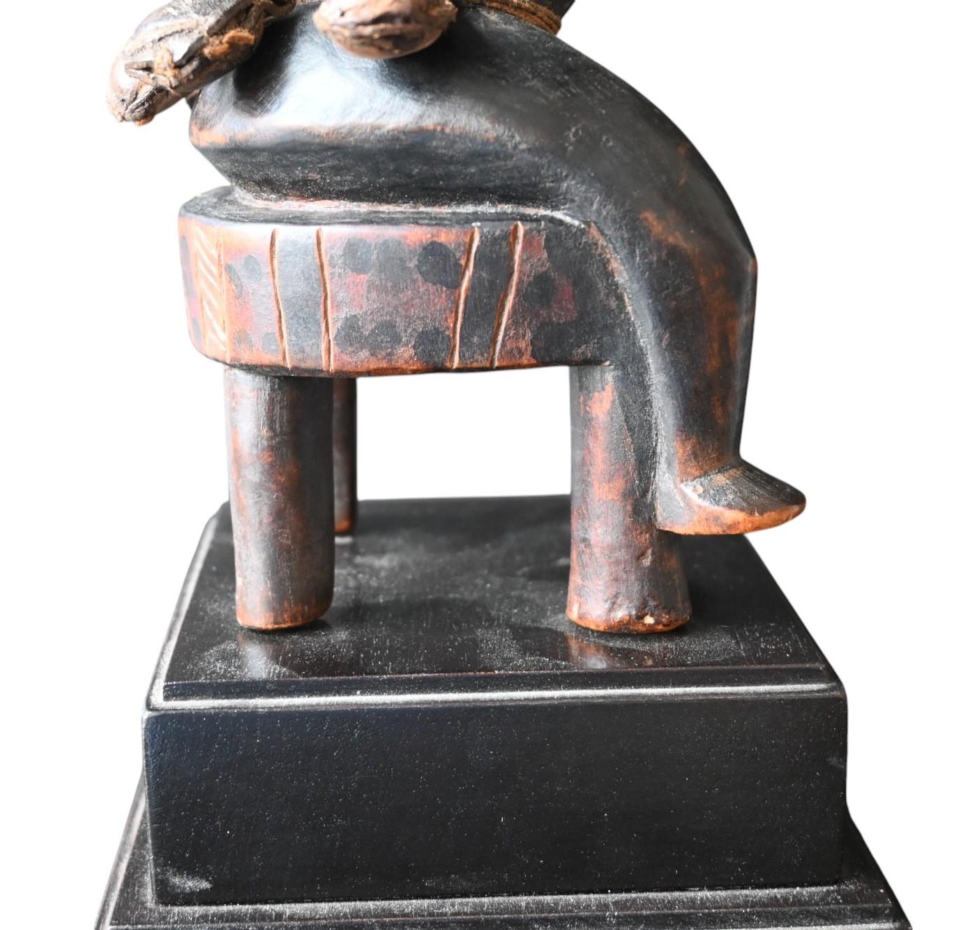 Senufo Seated Female Figure – Early 20th Century For Sale 6