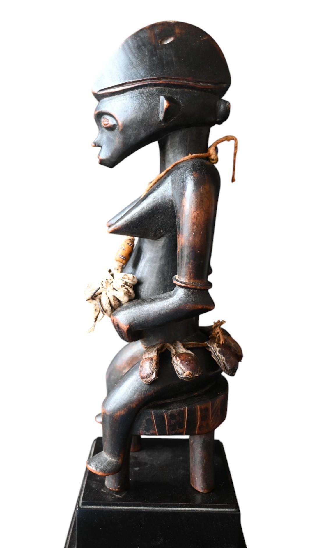 Wood Senufo Seated Female Figure – Early 20th Century For Sale
