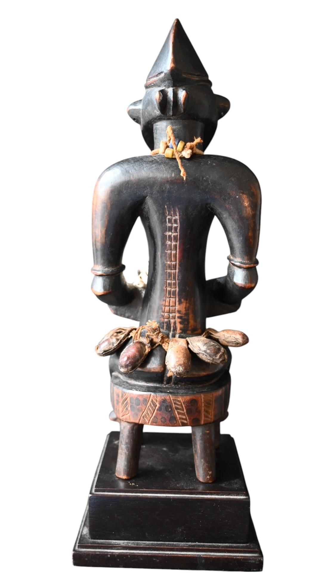 Senufo Seated Female Figure – Early 20th Century For Sale 1