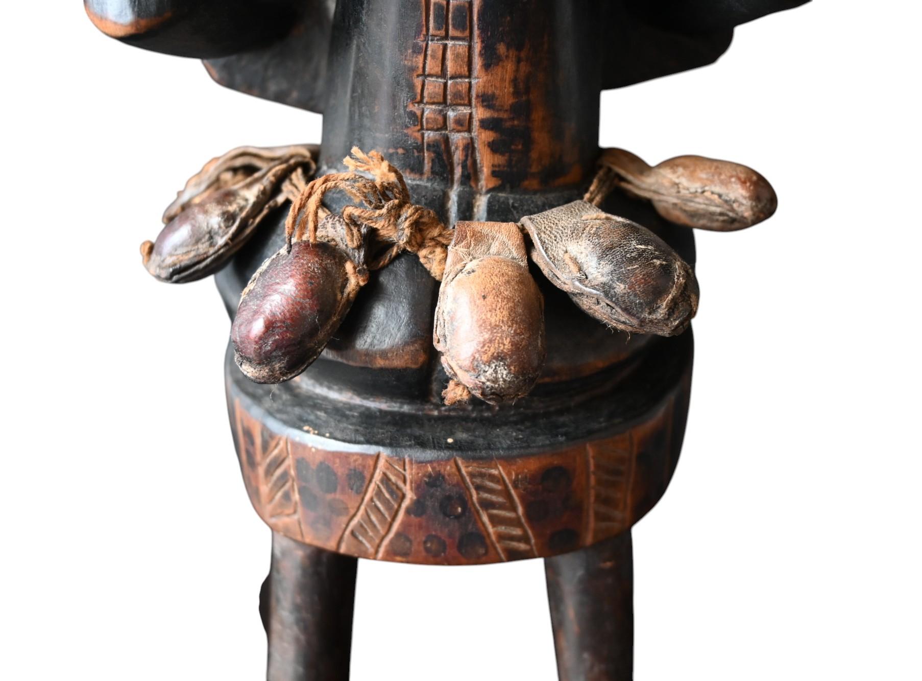 Senufo Seated Female Figure – Early 20th Century For Sale 2