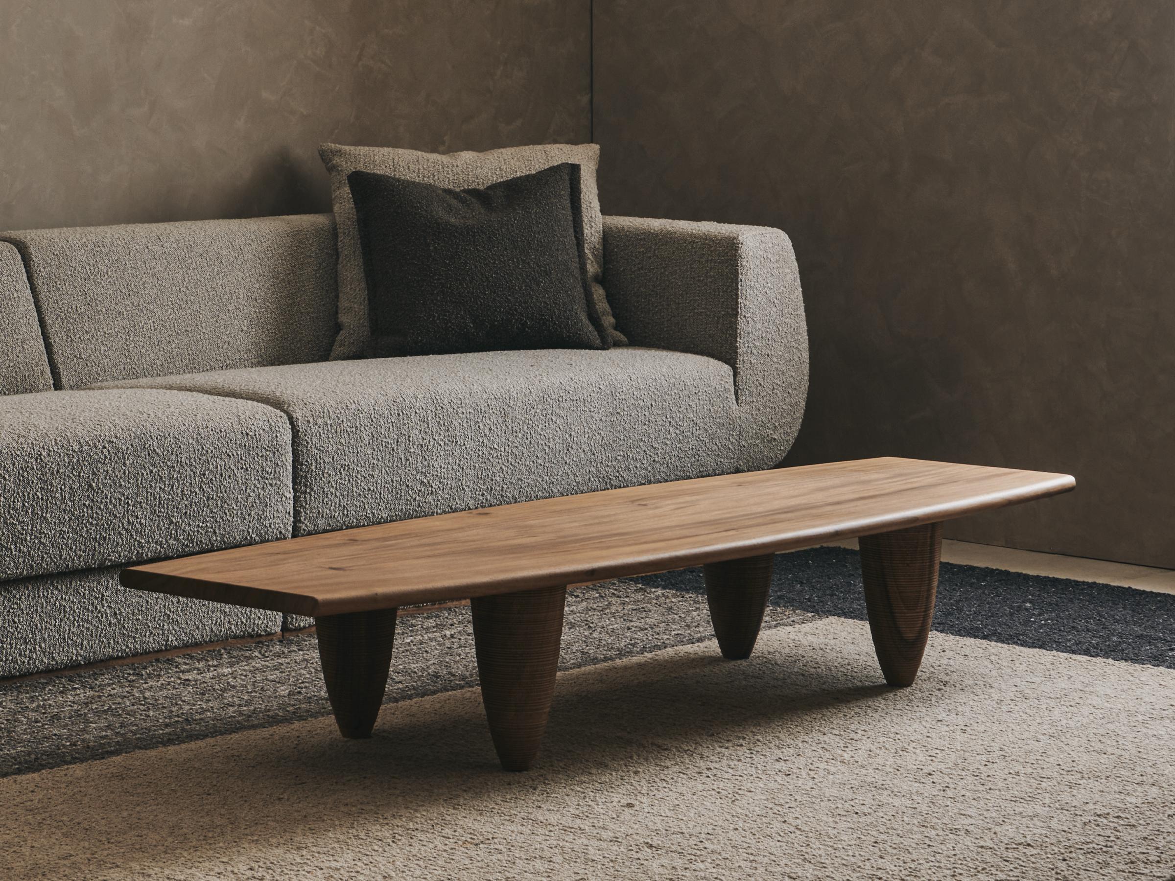 Mesa de sofá Senufo by DAaZ
Dimensiones: P 54 x An 180 x Al 30 cm.
Materiales: Madera de albizzia.


DAaZ Furniture honra el espíritu de aventura. Abrazamos la evasión de lo ordinario y nos deleitamos con la magia que se encuentra en lo inesperado.