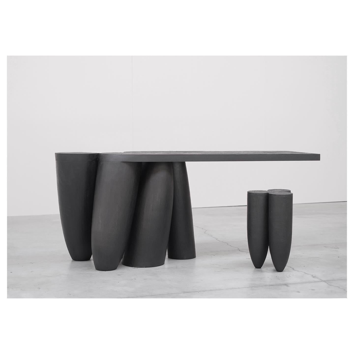 Tabouret Senufo en bois d'Iroko d'Arno Declercq en vente 1