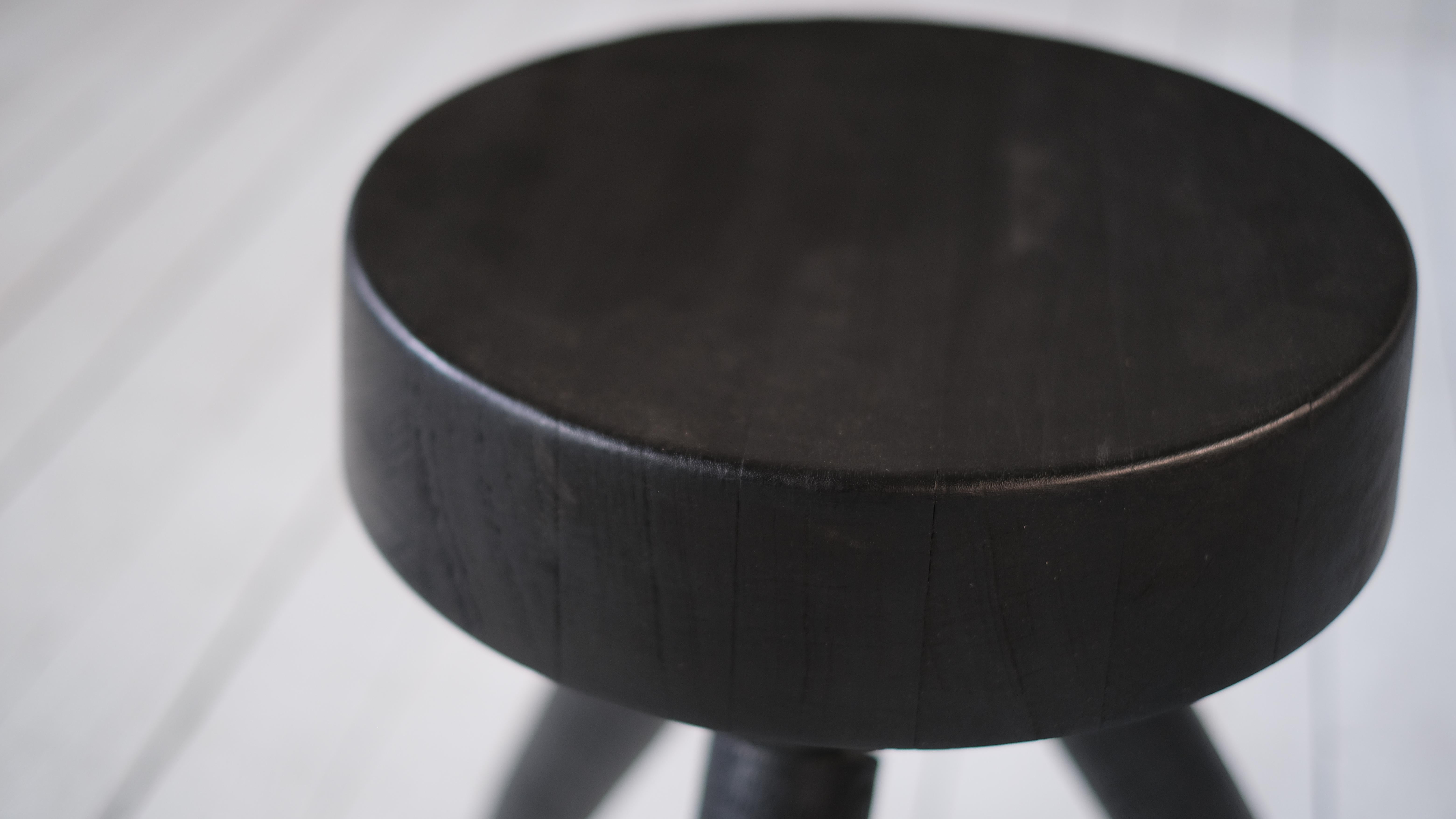 Senufo Tabouret in Burned Walnut by Arno Declercq In New Condition For Sale In Geneve, CH