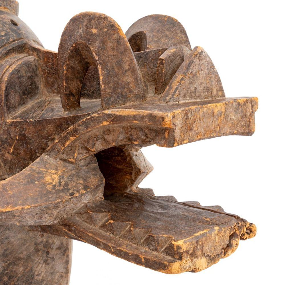 Máscara de casco de escupefuegos senufo 