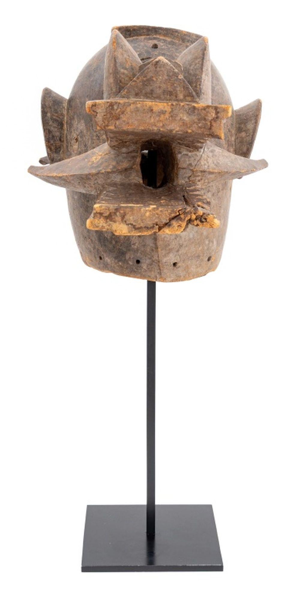 Máscara de casco de escupefuegos senufo 