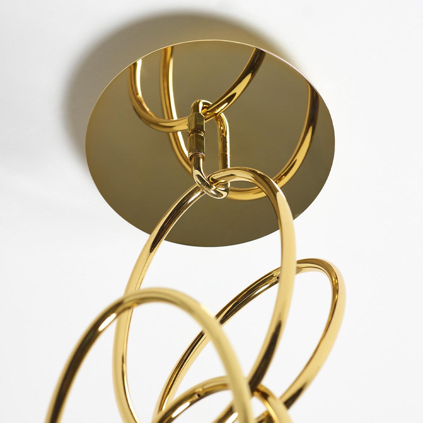 Composed of single steel rings, this unique coat hanger designed by Lapo Ciatti offers you endless ways to hang your jackets or showcase beloved objects around your house. The coat hanger with rings that can intertwine freely is available in two