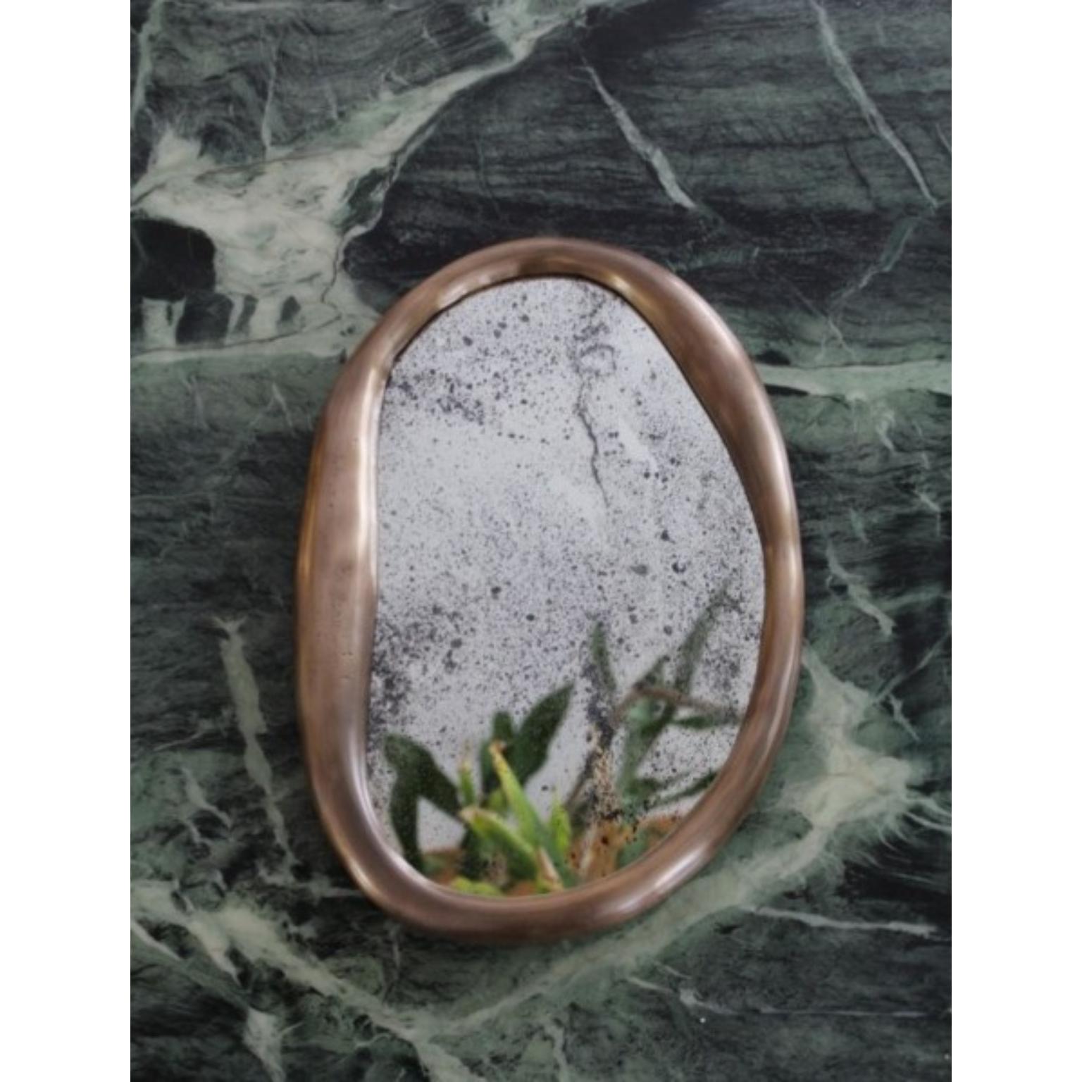 Seoul Wall Mirror with Cast Bronze Frame And Stained Mirror by Vogel Studio
Dimensions: Ø 24 x H 36,5 cm.
Materials: Cast bronze and mirror.

We designed several bespoke pieces for the Aesop store inside the famous Le Bon Marché in Paris. Such as