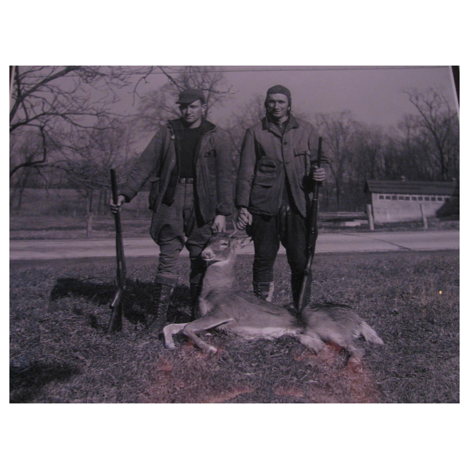 Photographie Sepia d'une scène de chasse du New Jersey datant de 1930, portant des casques de vol