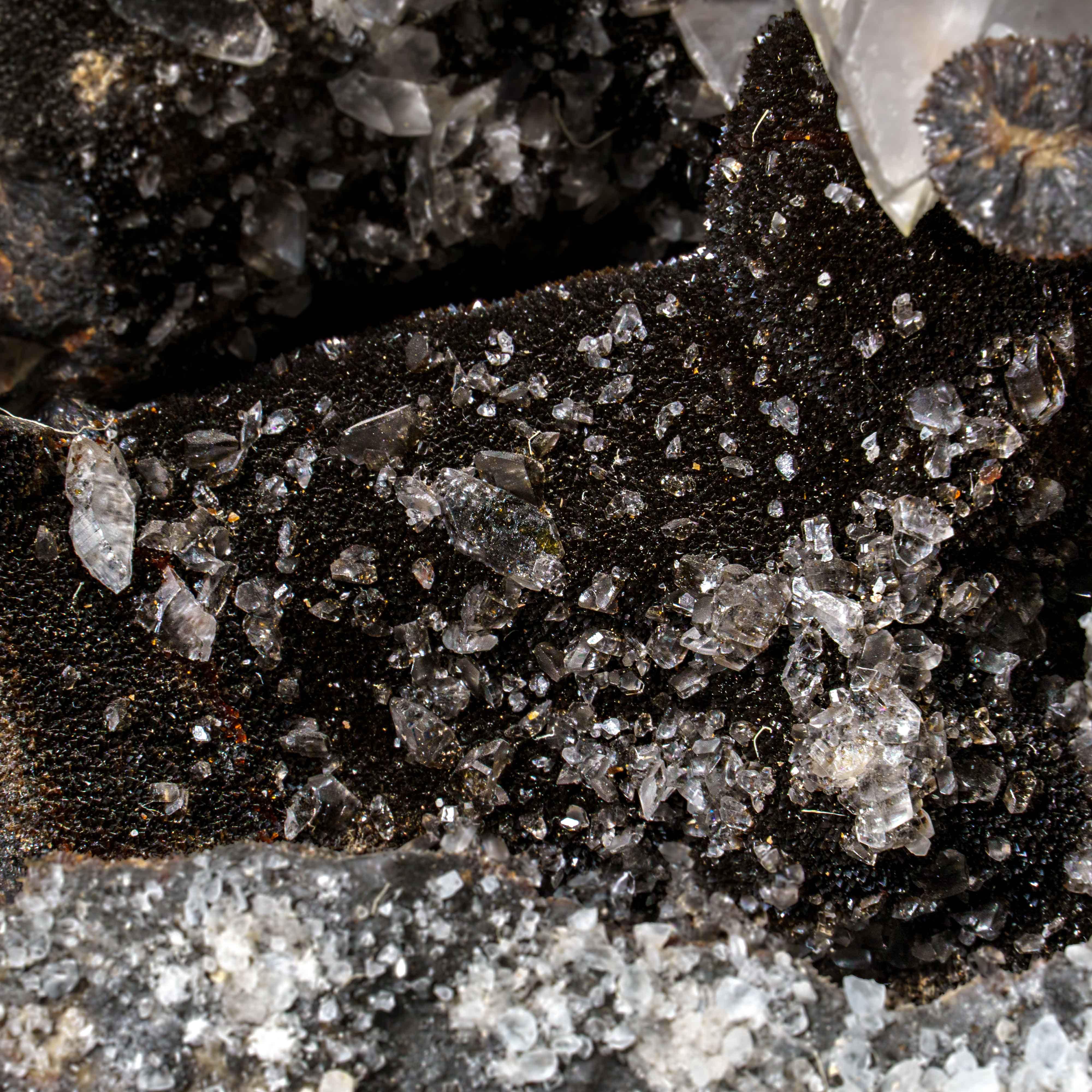 Geode settario druzico a forma libera dal Madagascar (17,5 lbs) in vendita 5