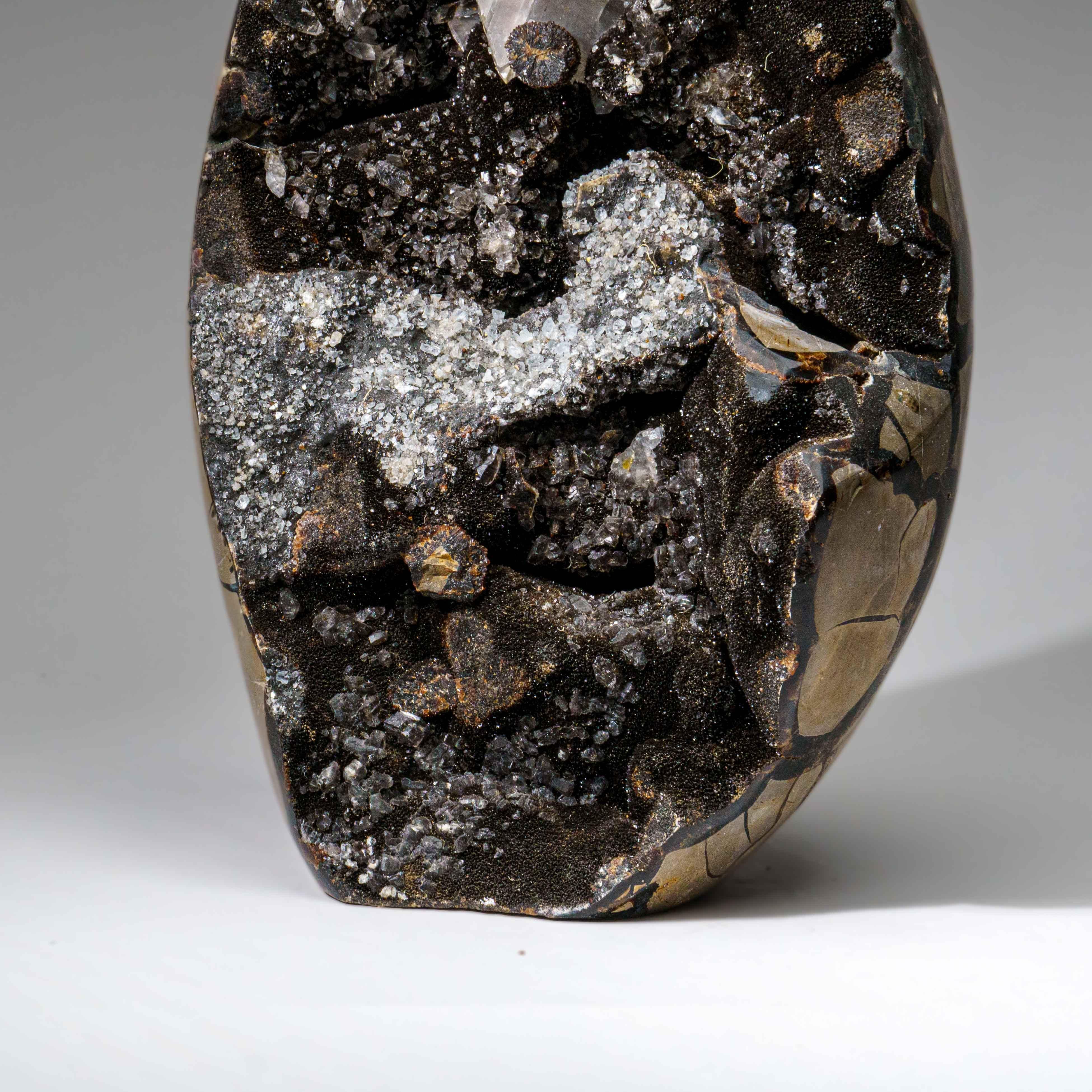 Geode settario druzico a forma libera dal Madagascar (17,5 lbs) in vendita 2