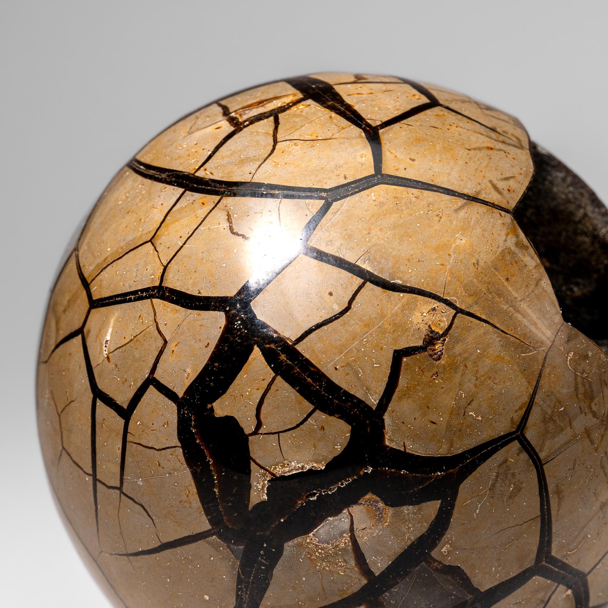 Sfera di geode druzico settariano dal Madagascar (16,5 libbre) in vendita 3