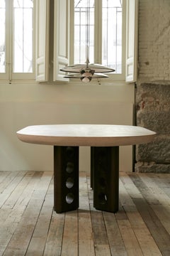 Sepúlveda dining table with natural stone and wooden culpted walnut legs