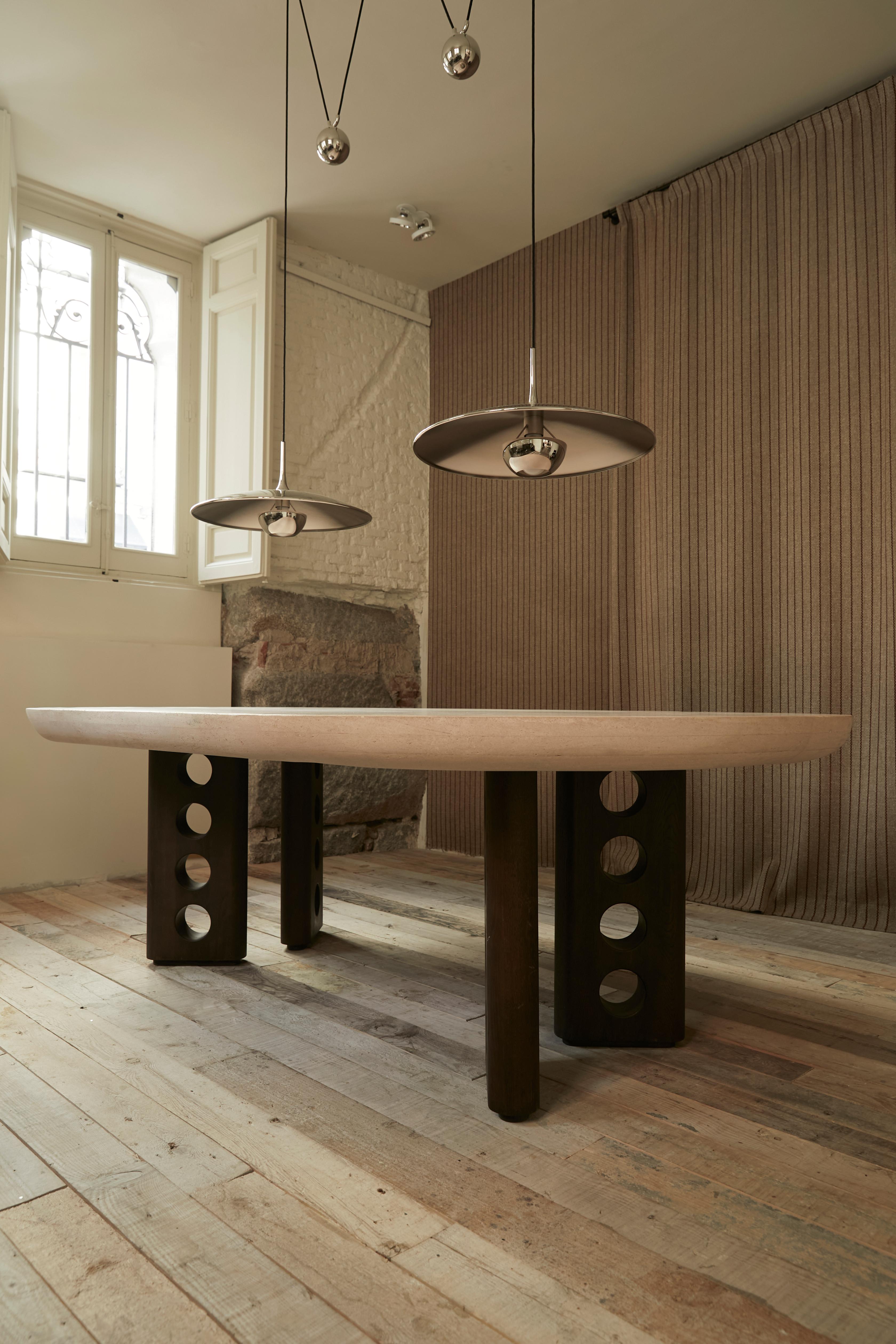 Table de salle à manger Sepúlveda avec pierre naturelle et pieds en bois de noyer chaulé en vente 2