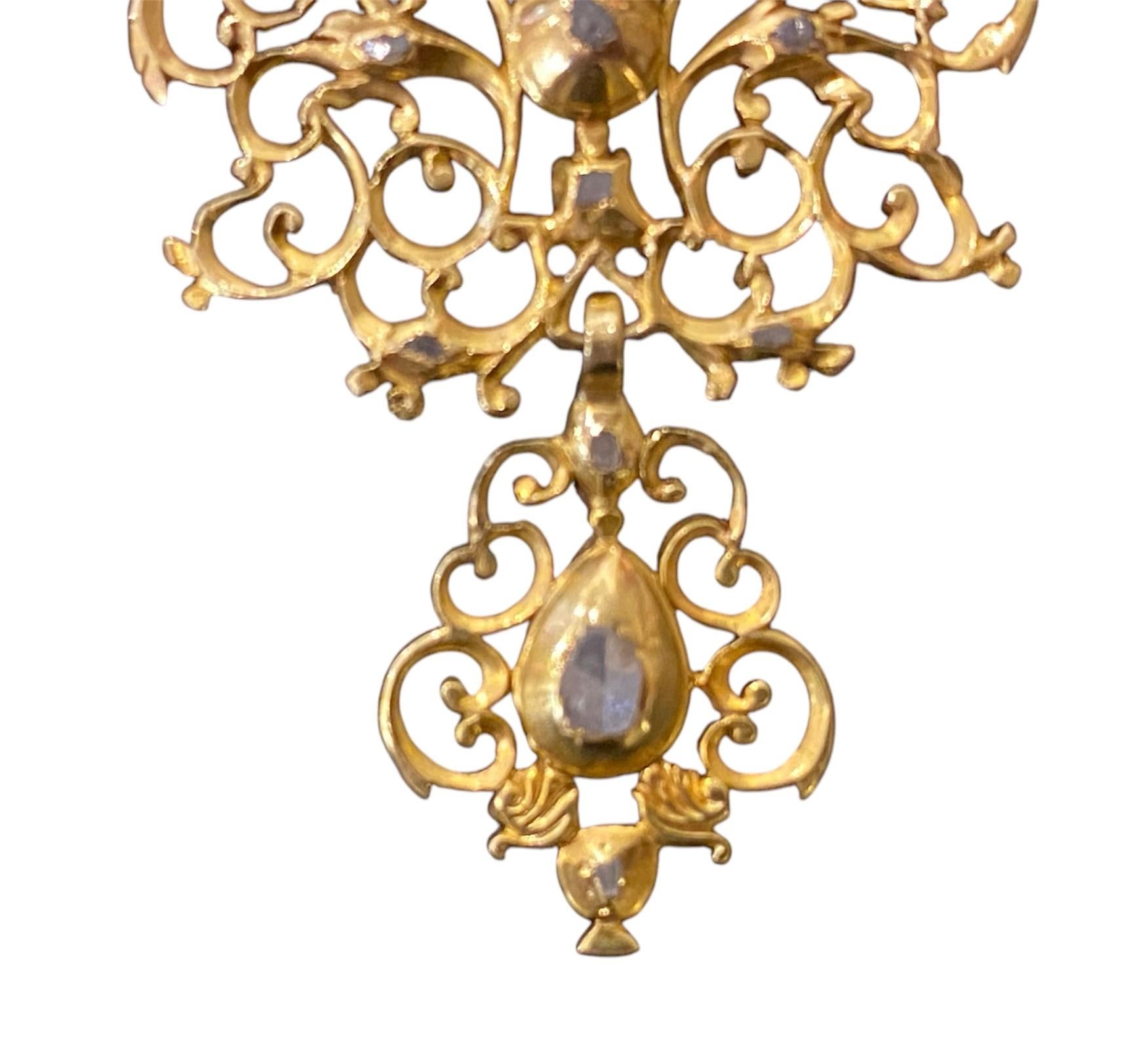 
18th Century Portuguese “Sequillé” Pendant-Brooch in Gold and Diamonds
Originally conceived as a pendant and subsequently adapted as a brooch. Executed in gold with pierced and finely chiselled workmanship, set with 23 diamonds. The design features
