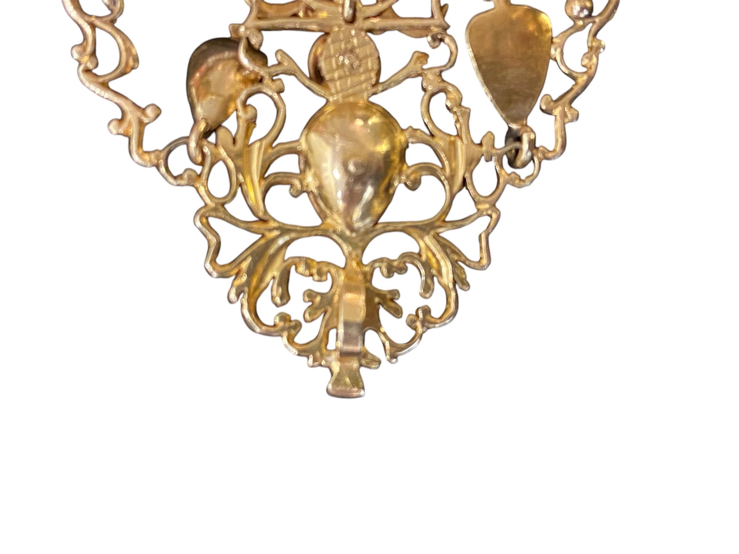Old European Cut ‘Sequillé’ pendant in gold and diamonds, Portuguese. 18th century For Sale