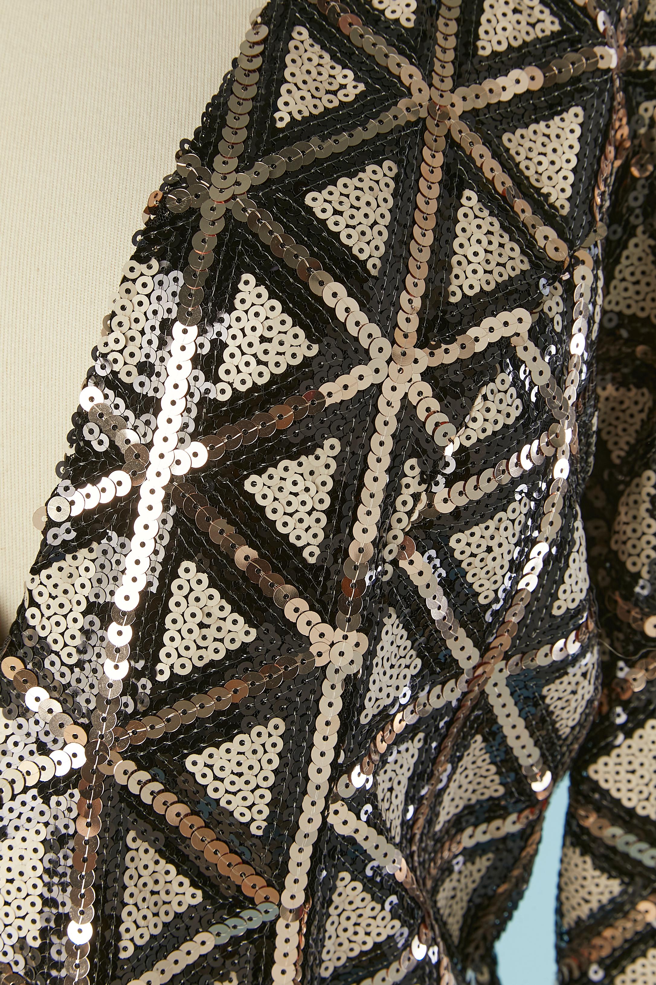 Sequin cocktail dress wrapped on the hips and drapped.  zip closure in the middle back. Black jersey lining. 
SIZE L 