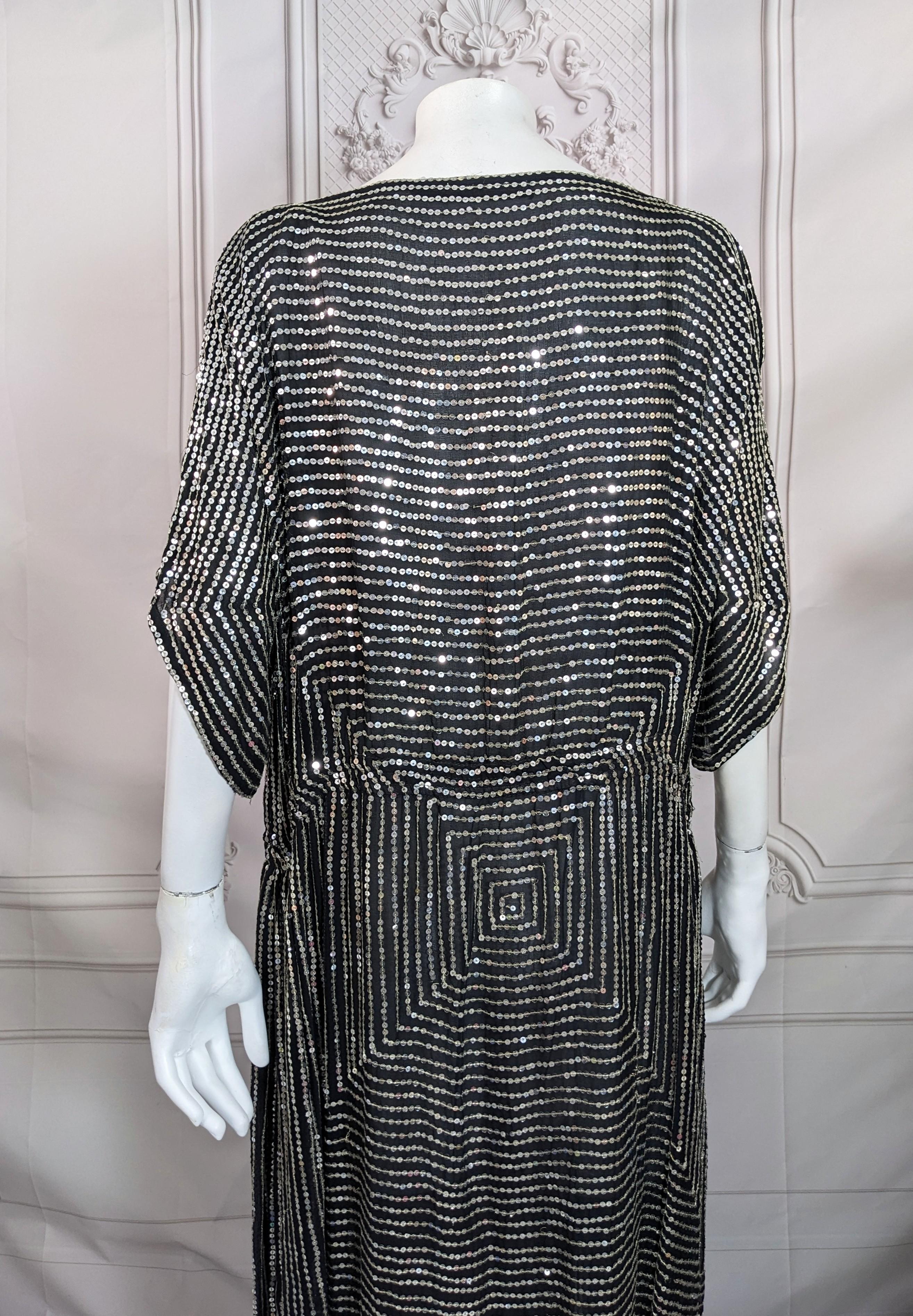 Abito da discoteca in chiffon di seta con paillettes in vendita 2